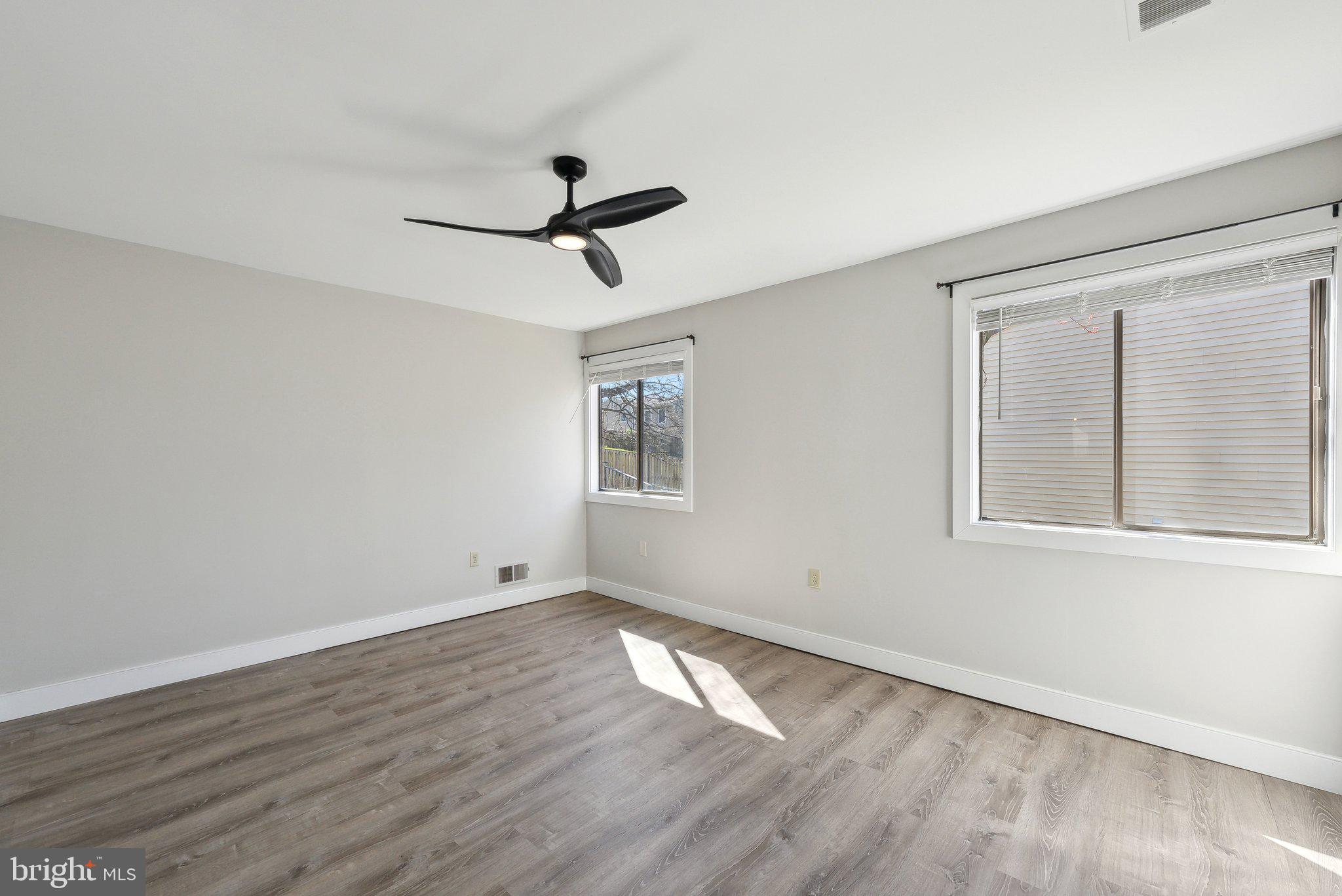 STONEYBROOKE - Residential