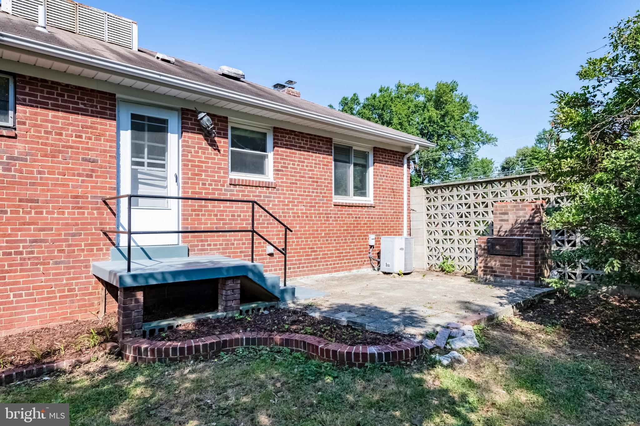 ROCK SPRING - Residential Lease