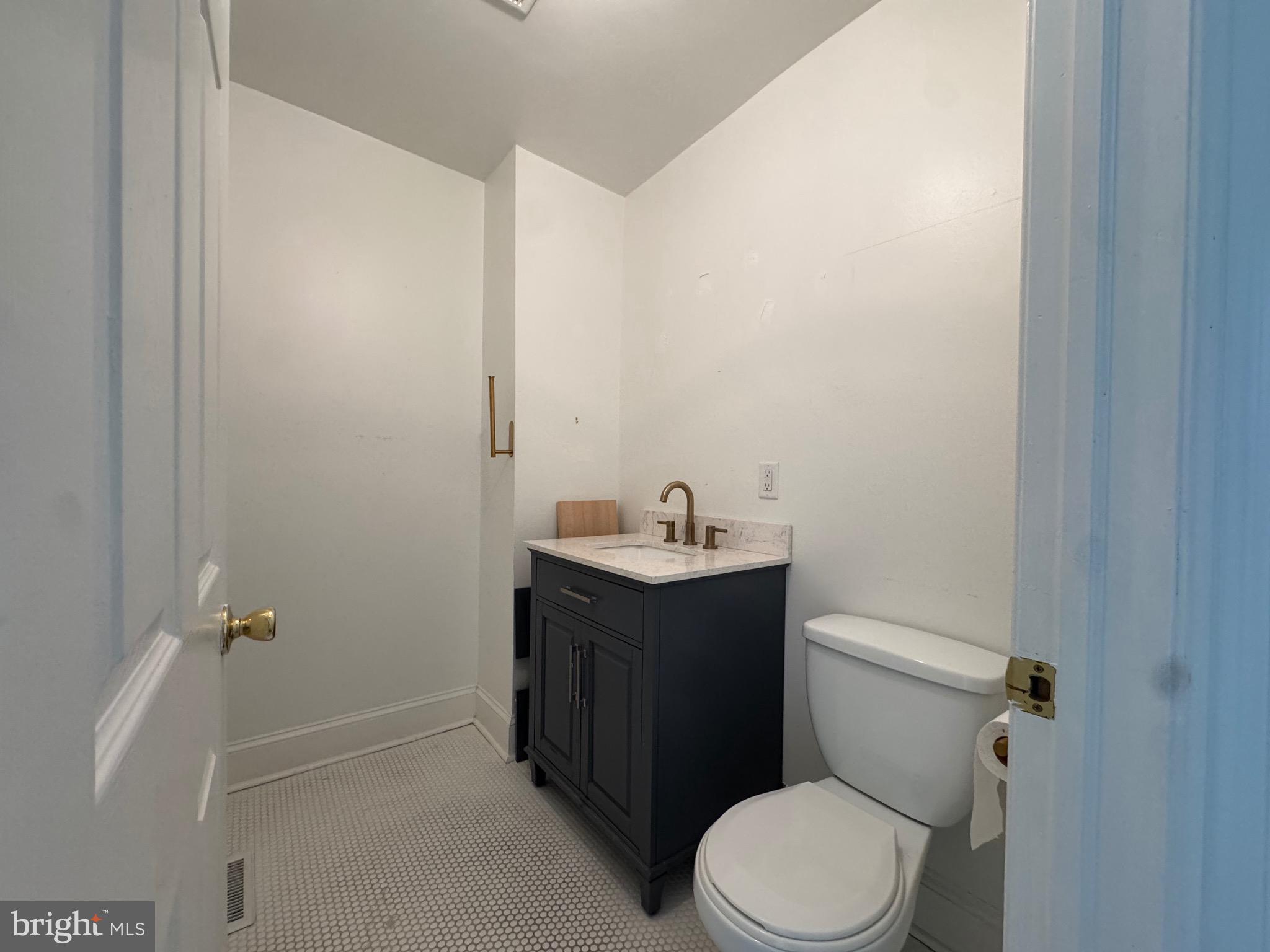 6112 GERMANTOWN AVENUE FIRST FLOOR FRONT