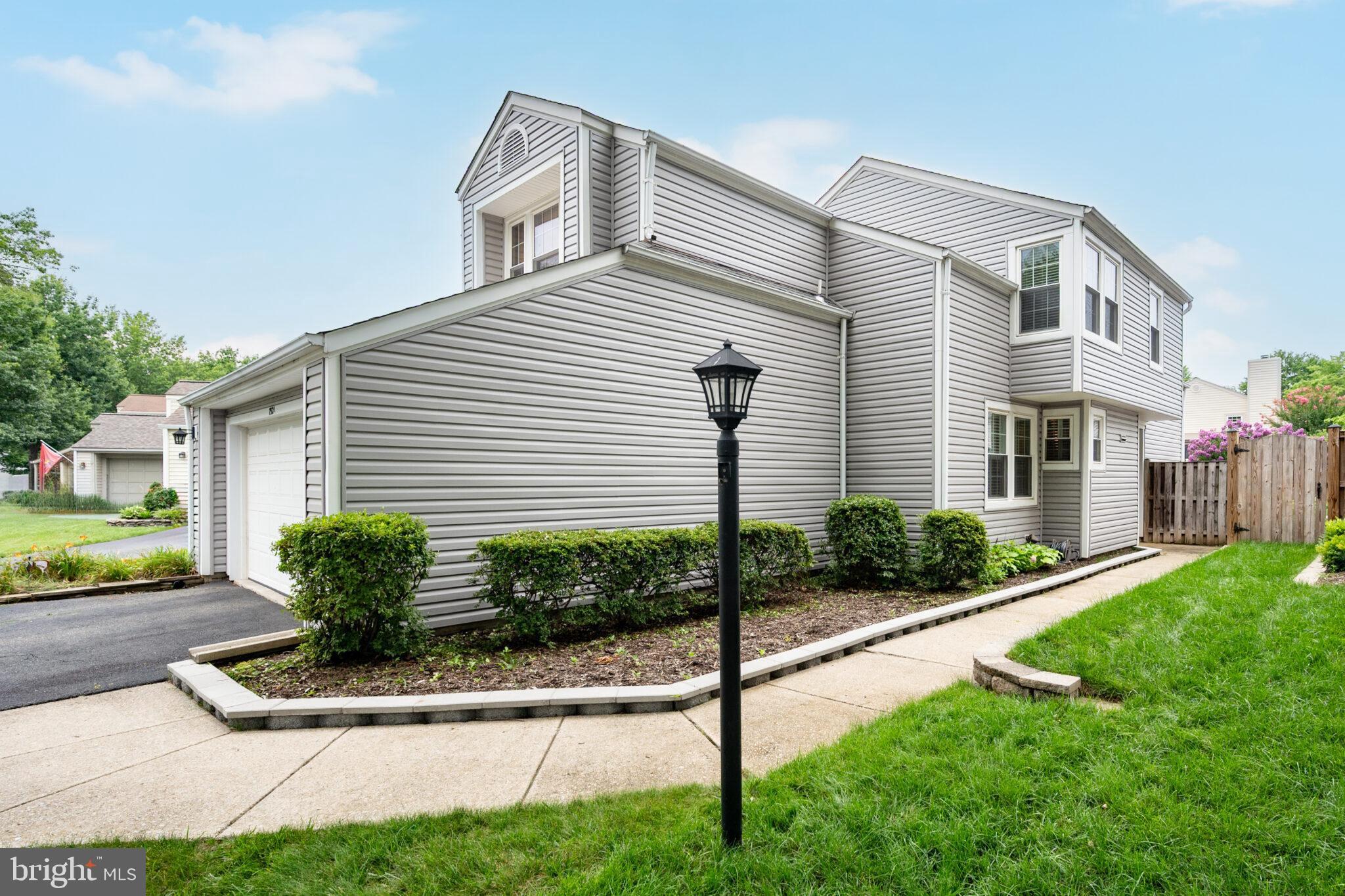 7521 CROSS GATE LANE