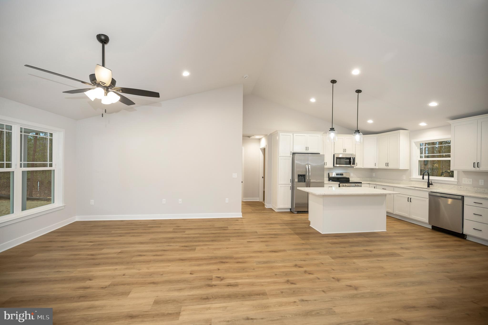 ROCKLAND CREEK ESTATES - Residential