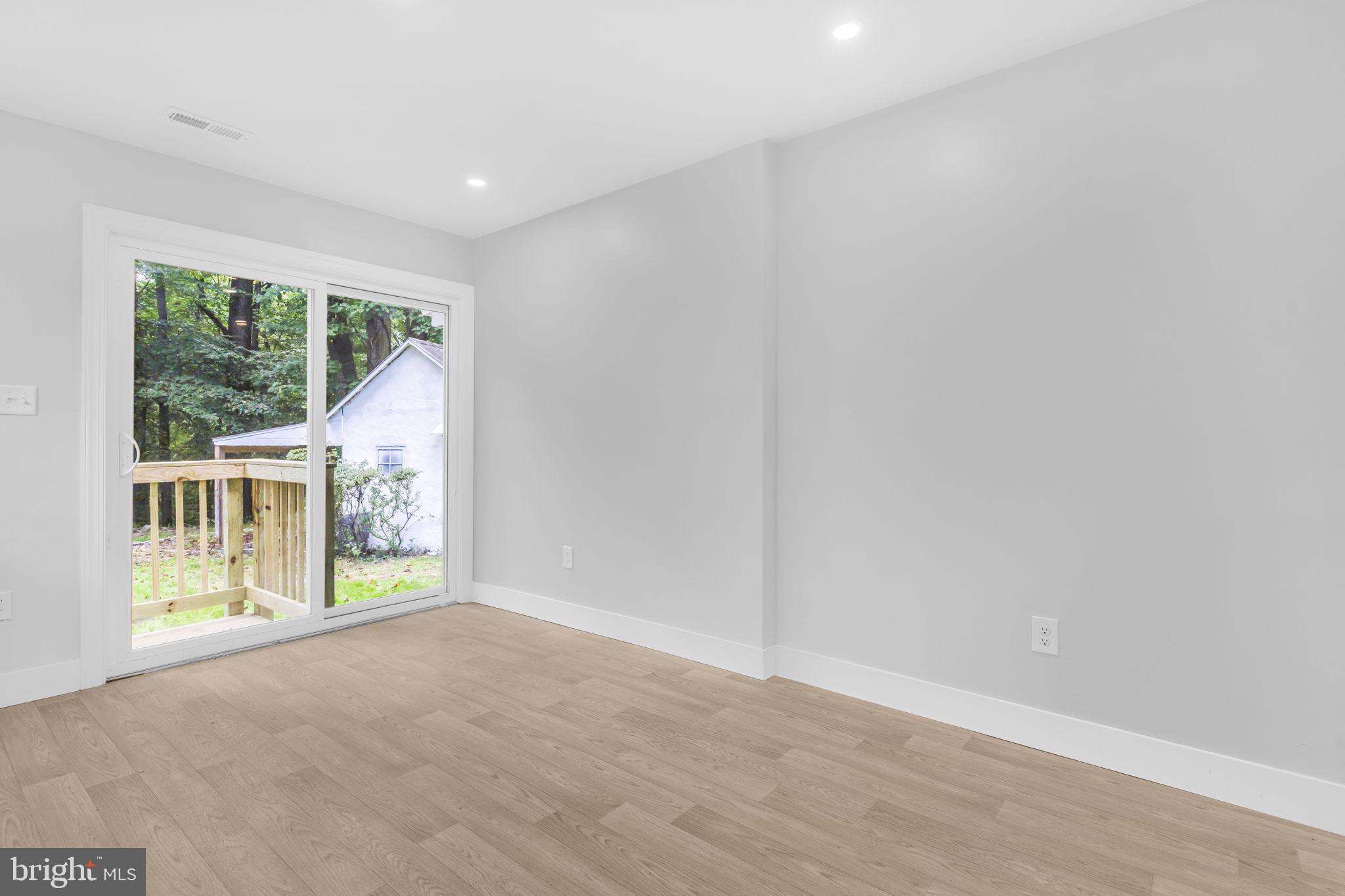 FORT WASHINGTON - Residential