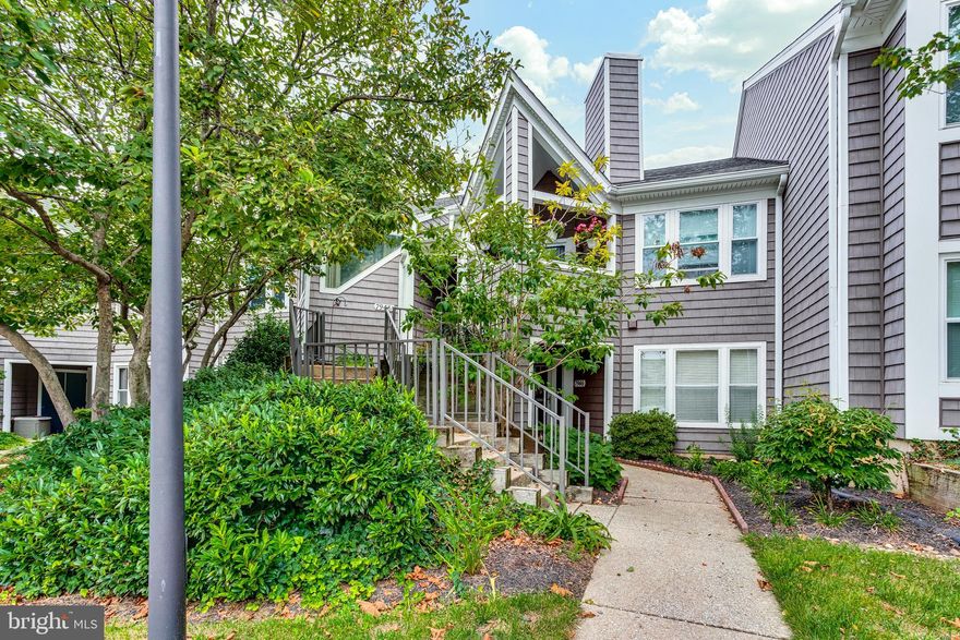 WELCOME HOME.  STUNNING 2 BED/2BATH MULTI-LEVEL CONDO W/ SUNROOM AND LOFT! LIVING ROOM BOASTS DRAMATIC VAULTED CEILINGS, WOOD BURNING FIRE PLACE, SKYLIGHTS AND LOFT OVERLOOK. BEAUTIFUL HARDWOOD THROUGHOUT MAIN LEVEL. ROOF FROM 2015. FRESHLY PAINTED THROUGHOUT. CERAMIC KITCHEN W/ STAINLESS STEEL APPLIANCES & WALK IN PANTRY. STORAGE ROOM OFF LOFT.  TONS OF NATURAL LIGHT AND STORAGE SPACE.  HOA INCLUDES COMMUNITY POOL AND TENNIS COURTS. HURRY!