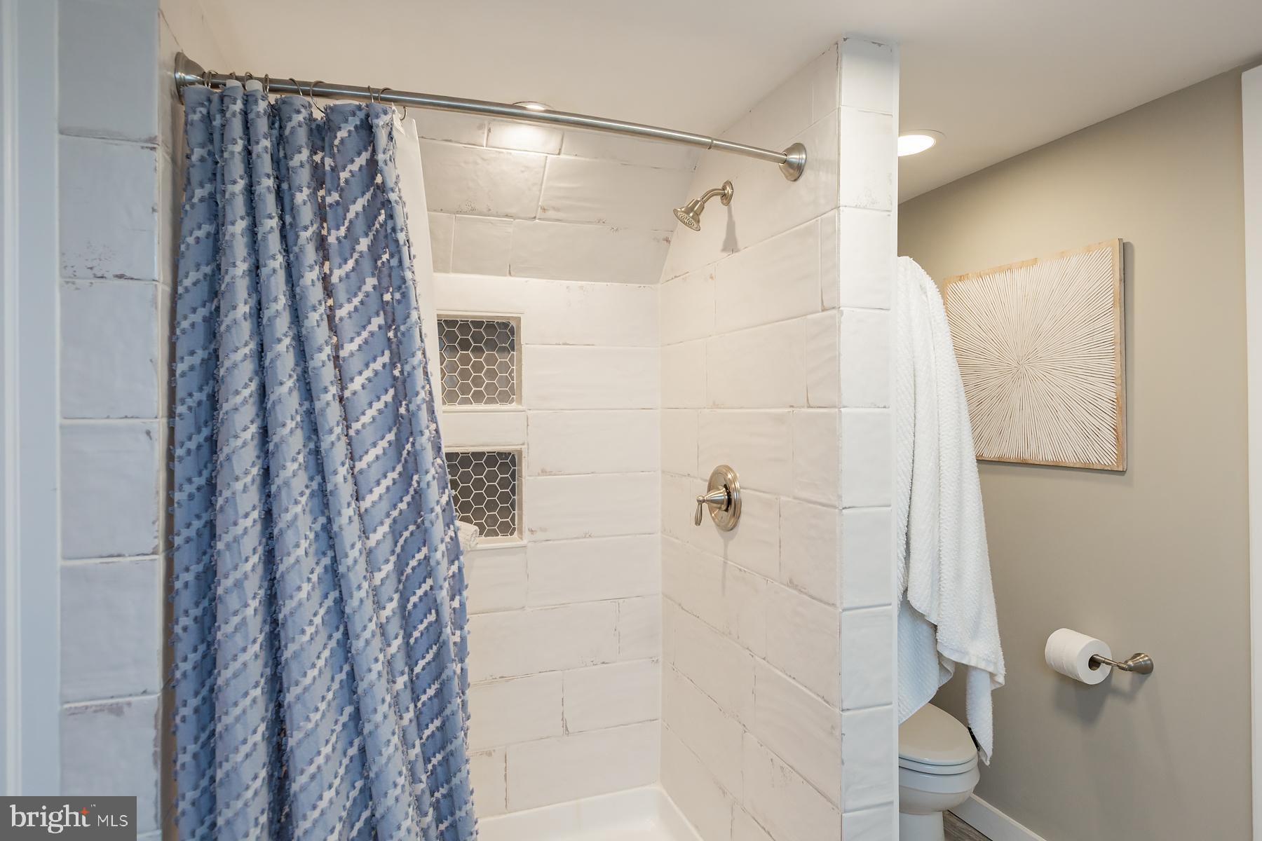 COUNTRY CLUB HEIGHTS - Residential