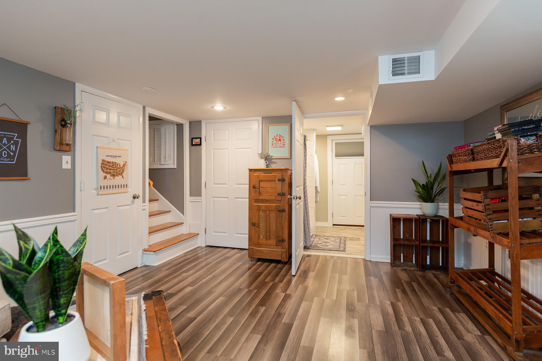 COUNTRY CLUB HEIGHTS - Residential