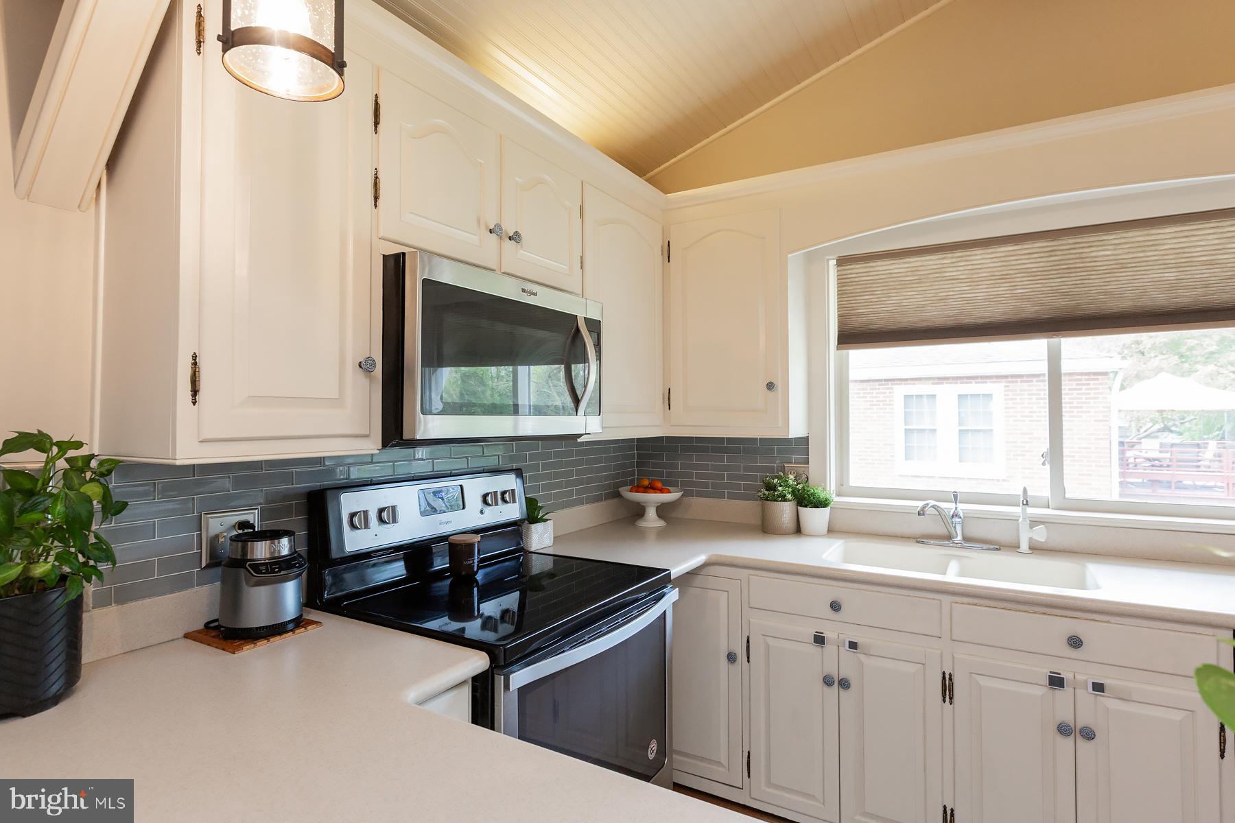 COUNTRY CLUB HEIGHTS - Residential