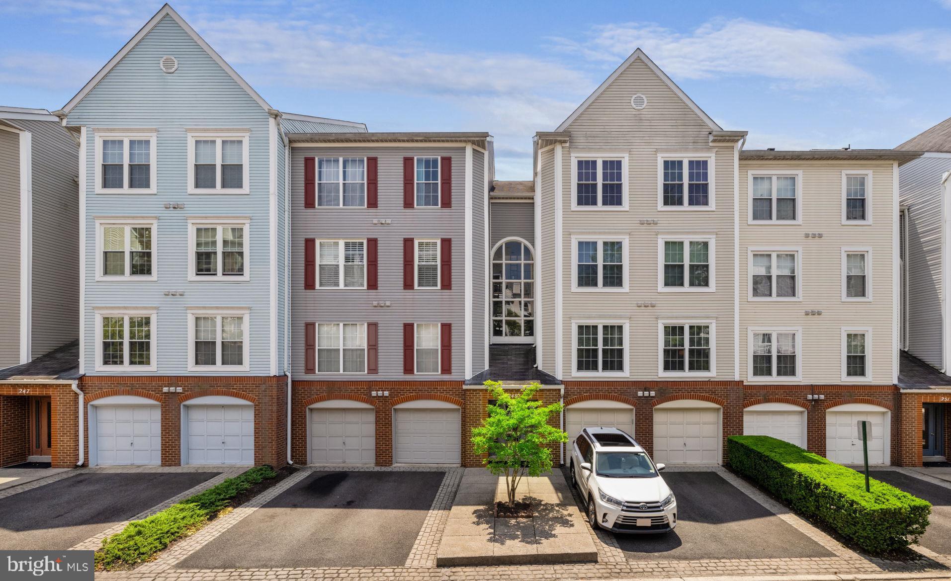 HILLWOOD - Residential