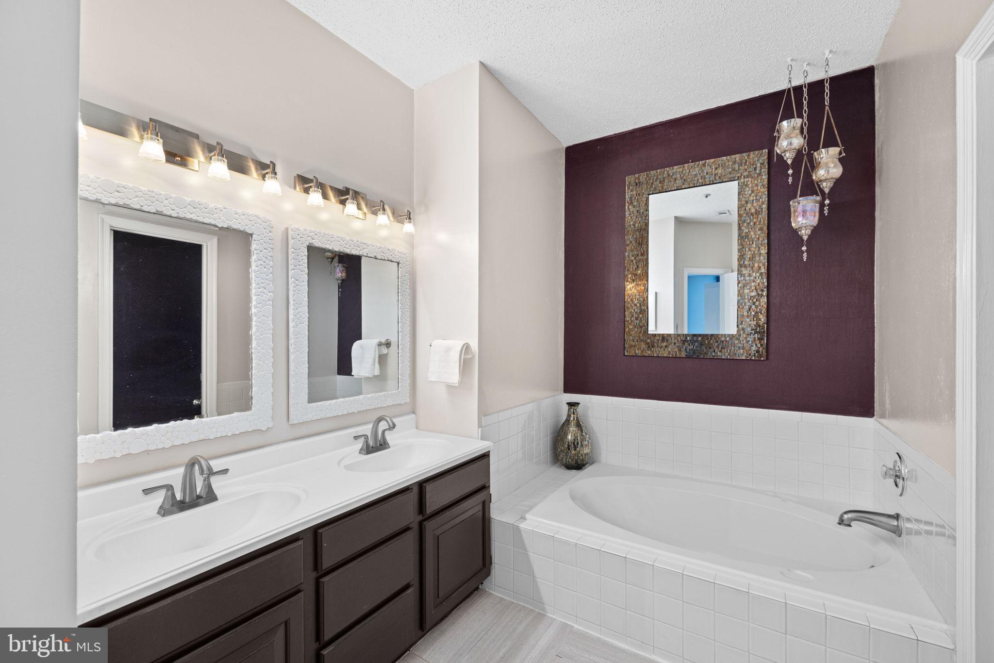 HILLWOOD - Residential