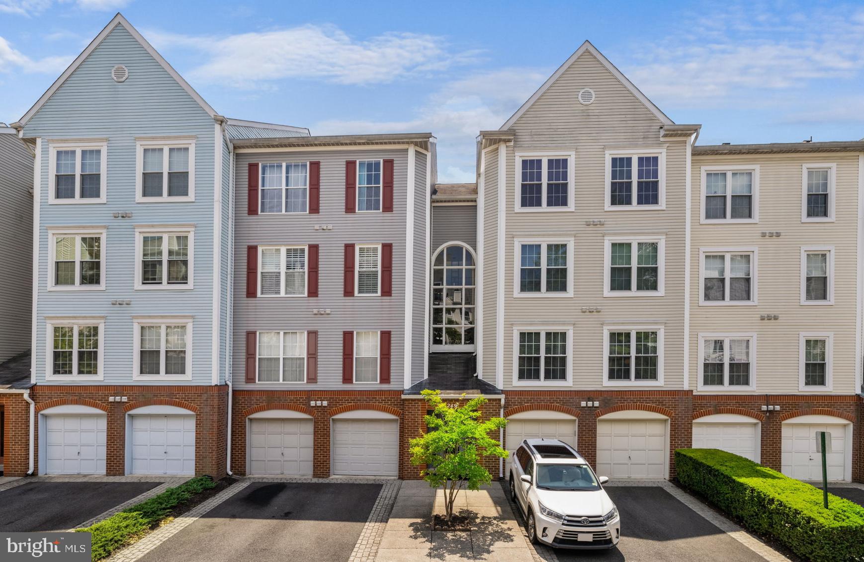 HILLWOOD - Residential