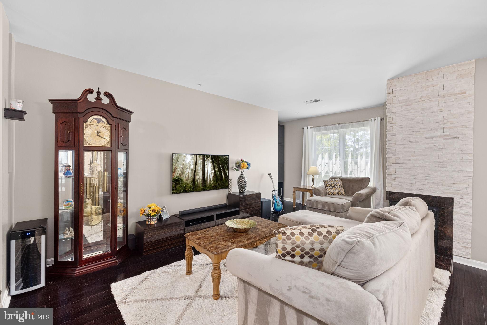 HILLWOOD - Residential