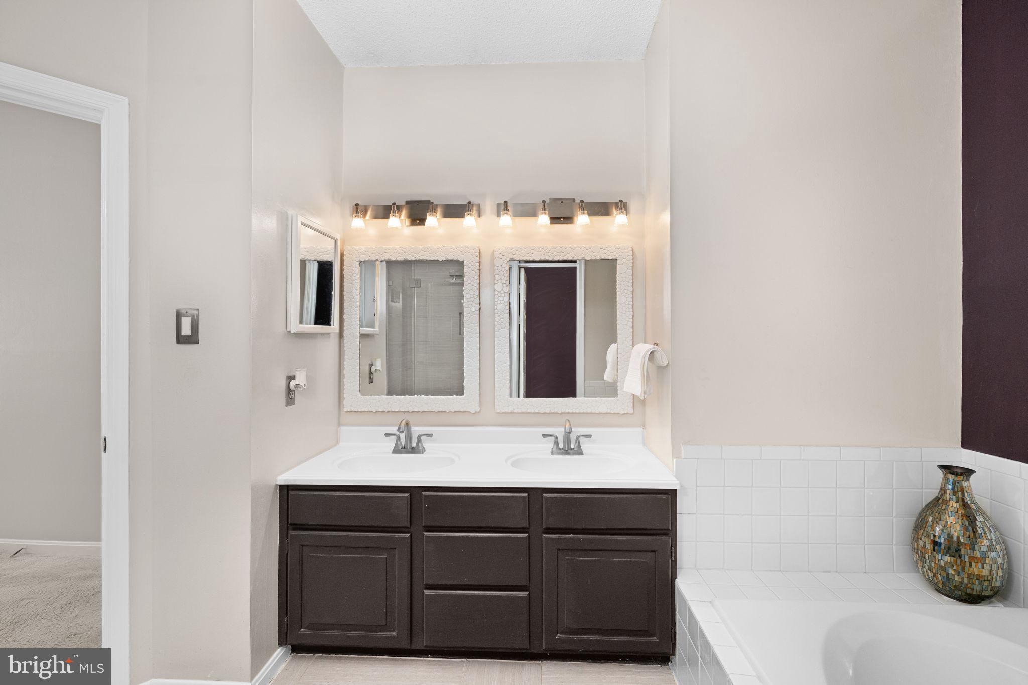 HILLWOOD - Residential