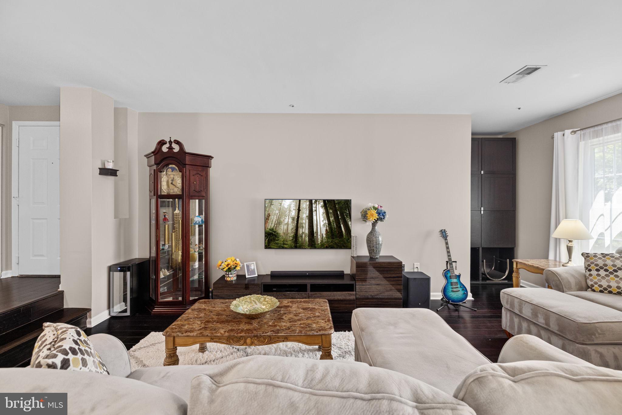 HILLWOOD - Residential