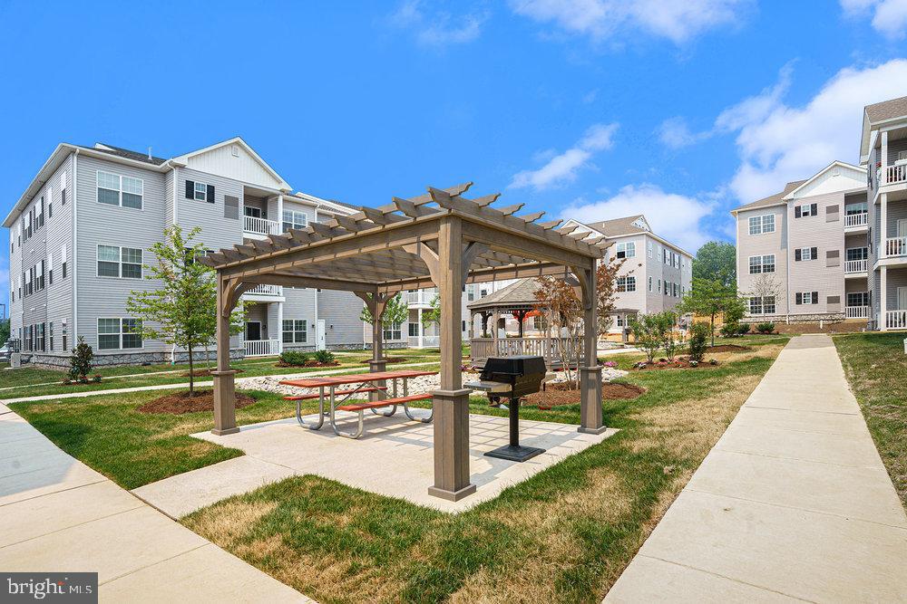 RESIDENCES AT BROOKHAVEN GLEN - Residential