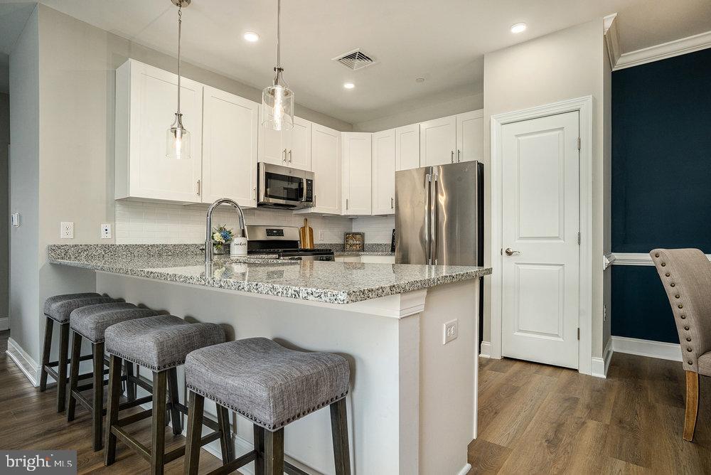 RESIDENCES AT BROOKHAVEN GLEN - Residential