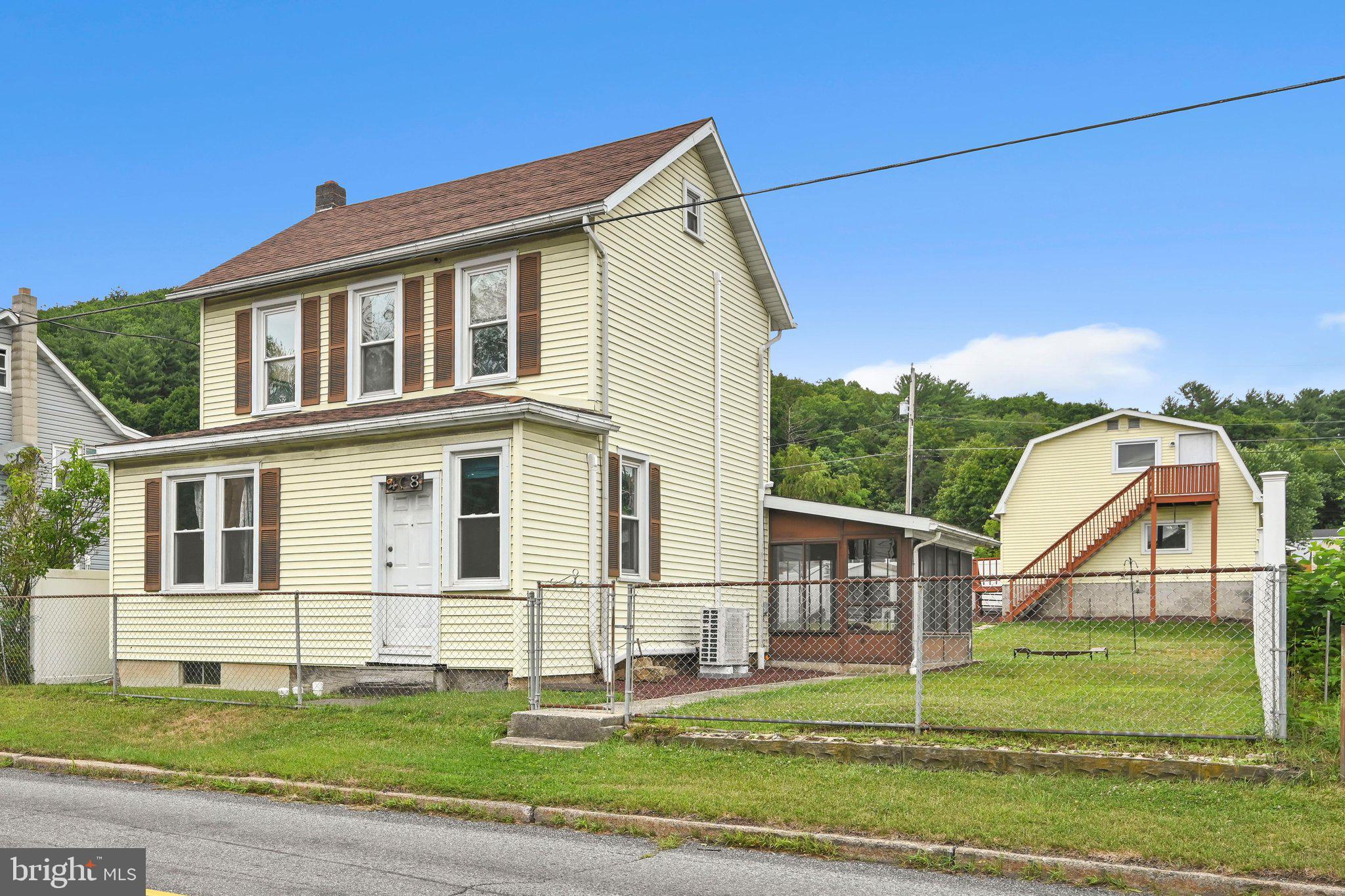 408 E RAILROAD AVENUE