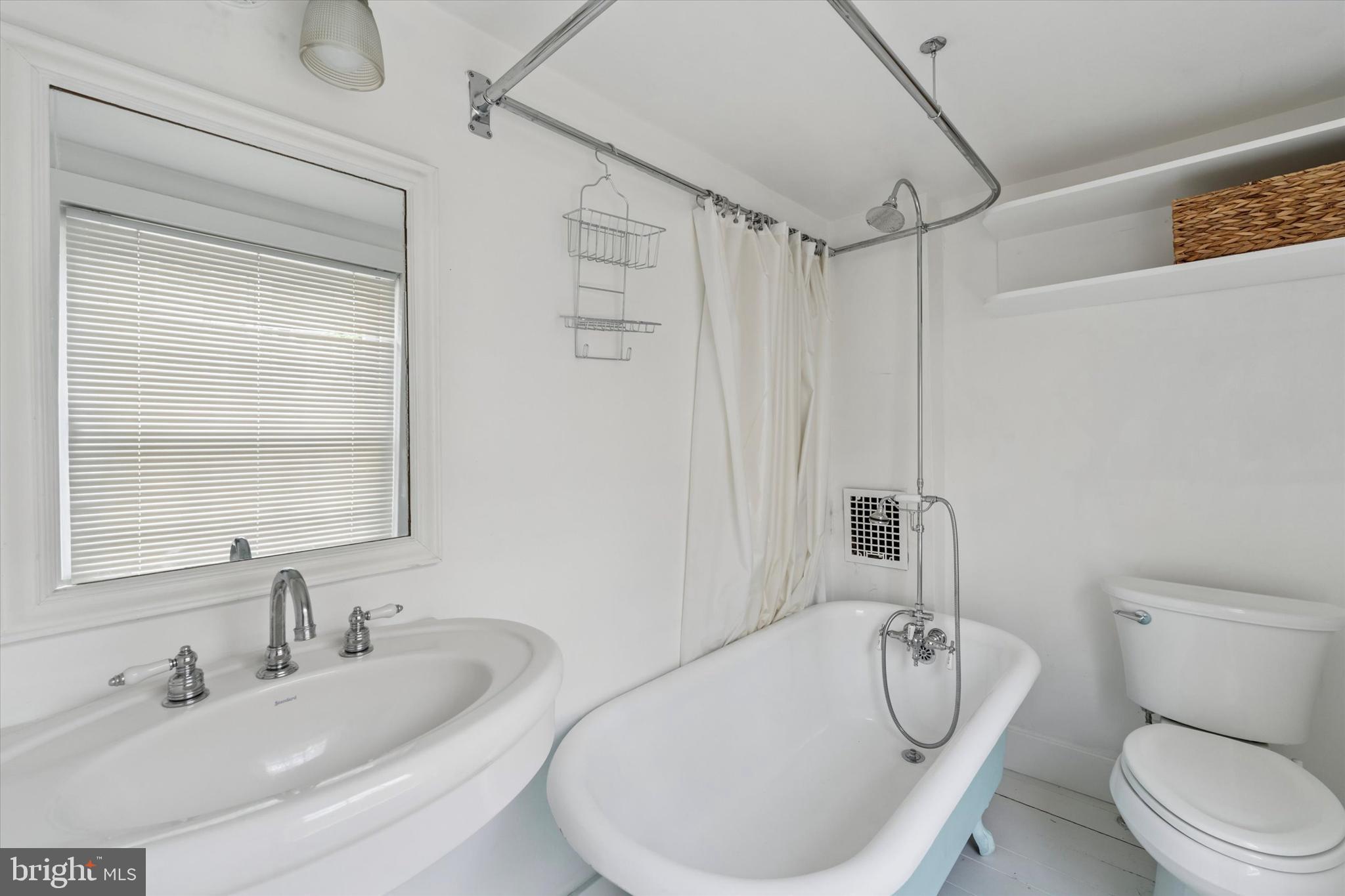 WASHINGTON SQ WEST - Residential Lease