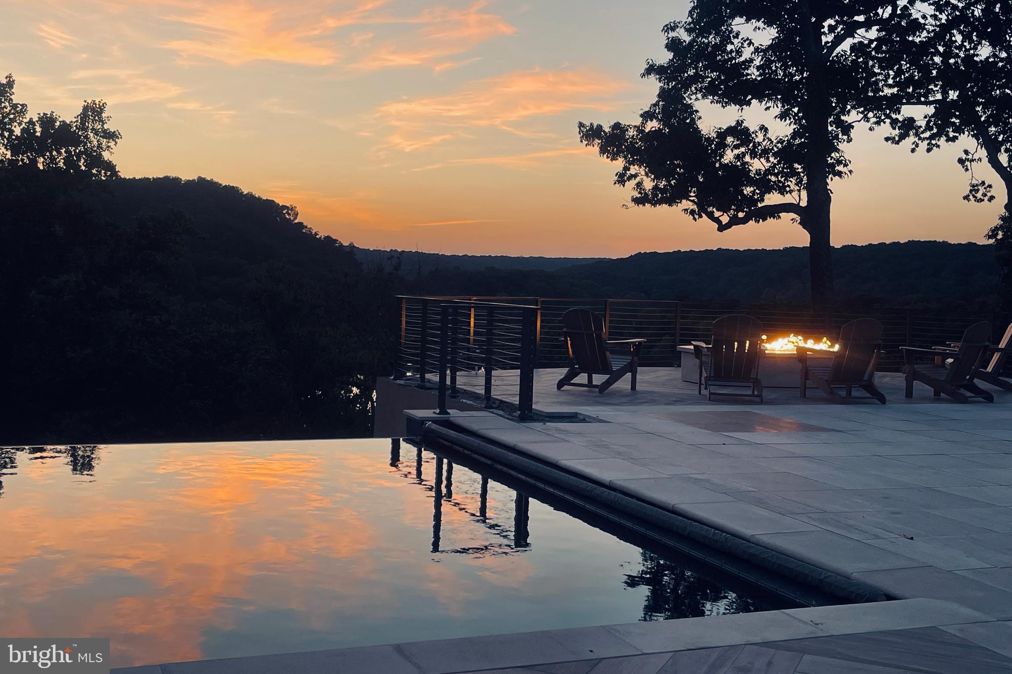 BULLS NECK HUNDRED - Residential