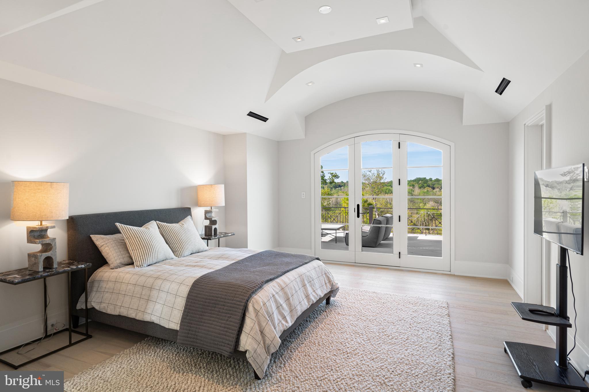 BULLS NECK HUNDRED - Residential