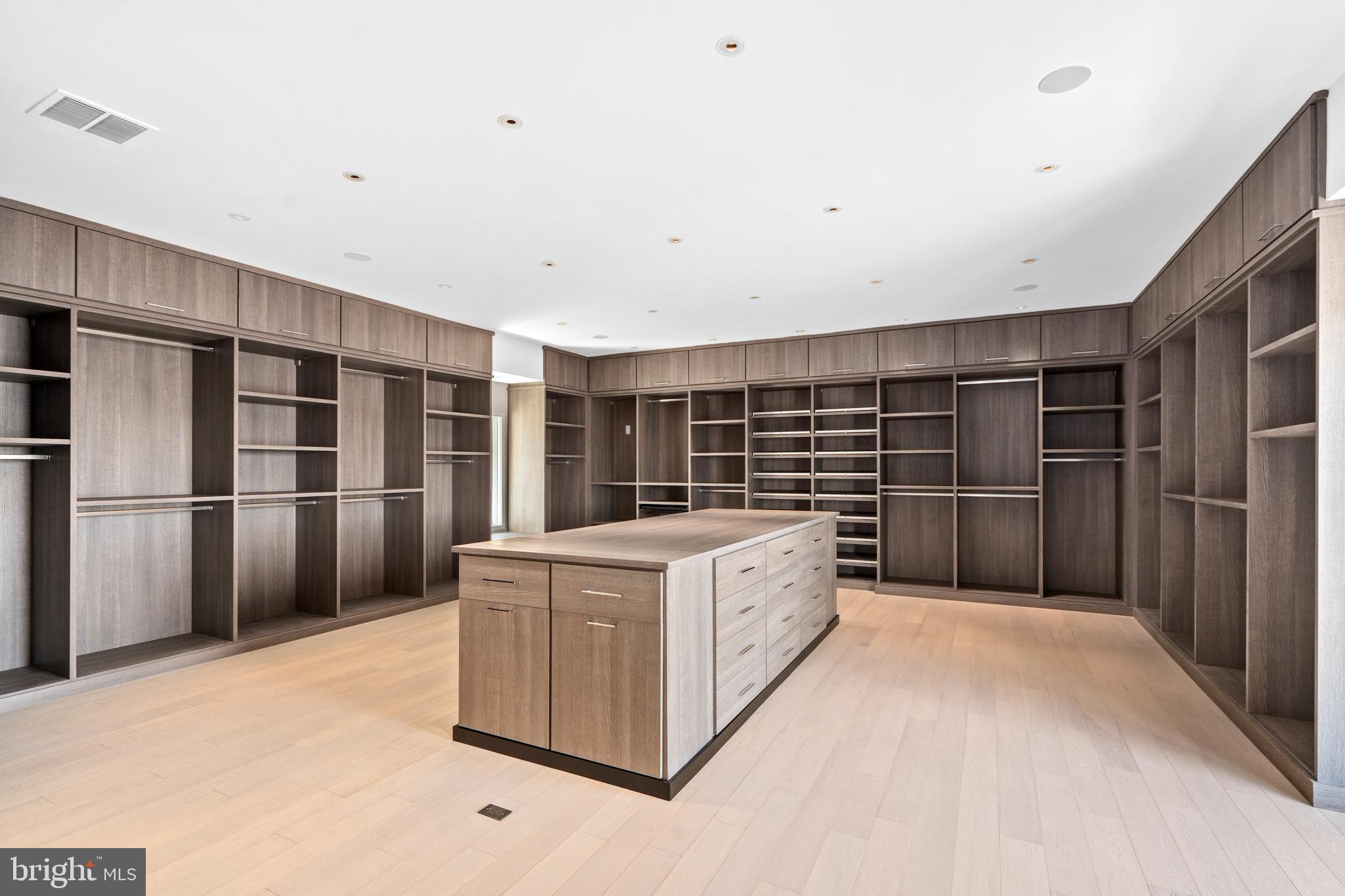 BULLS NECK HUNDRED - Residential