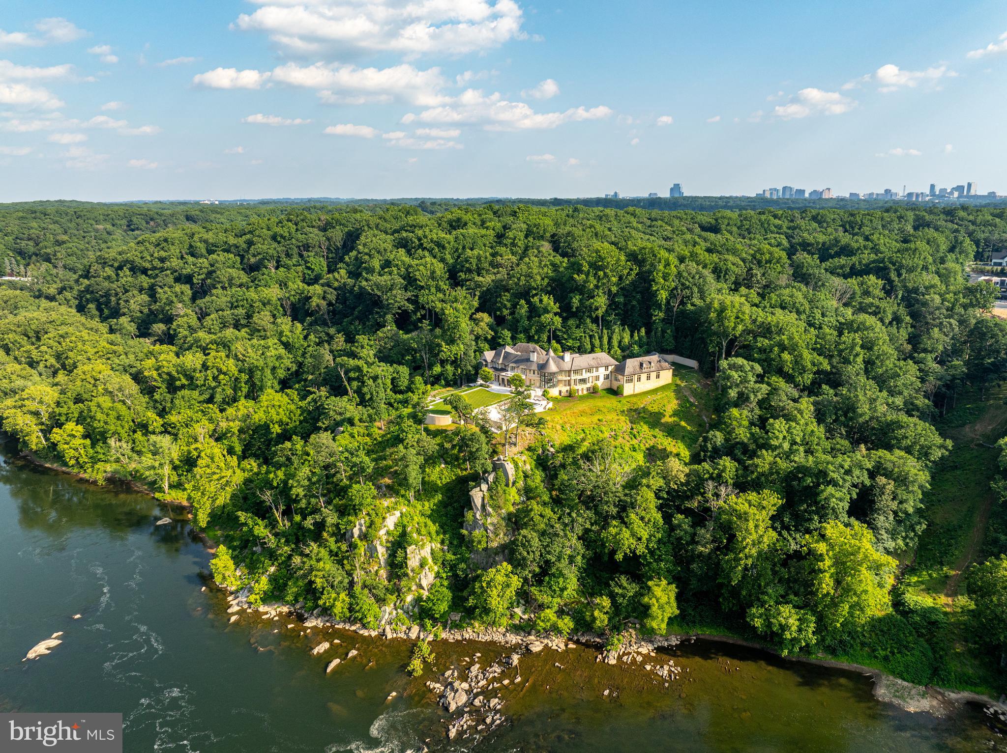 BULLS NECK HUNDRED - Residential