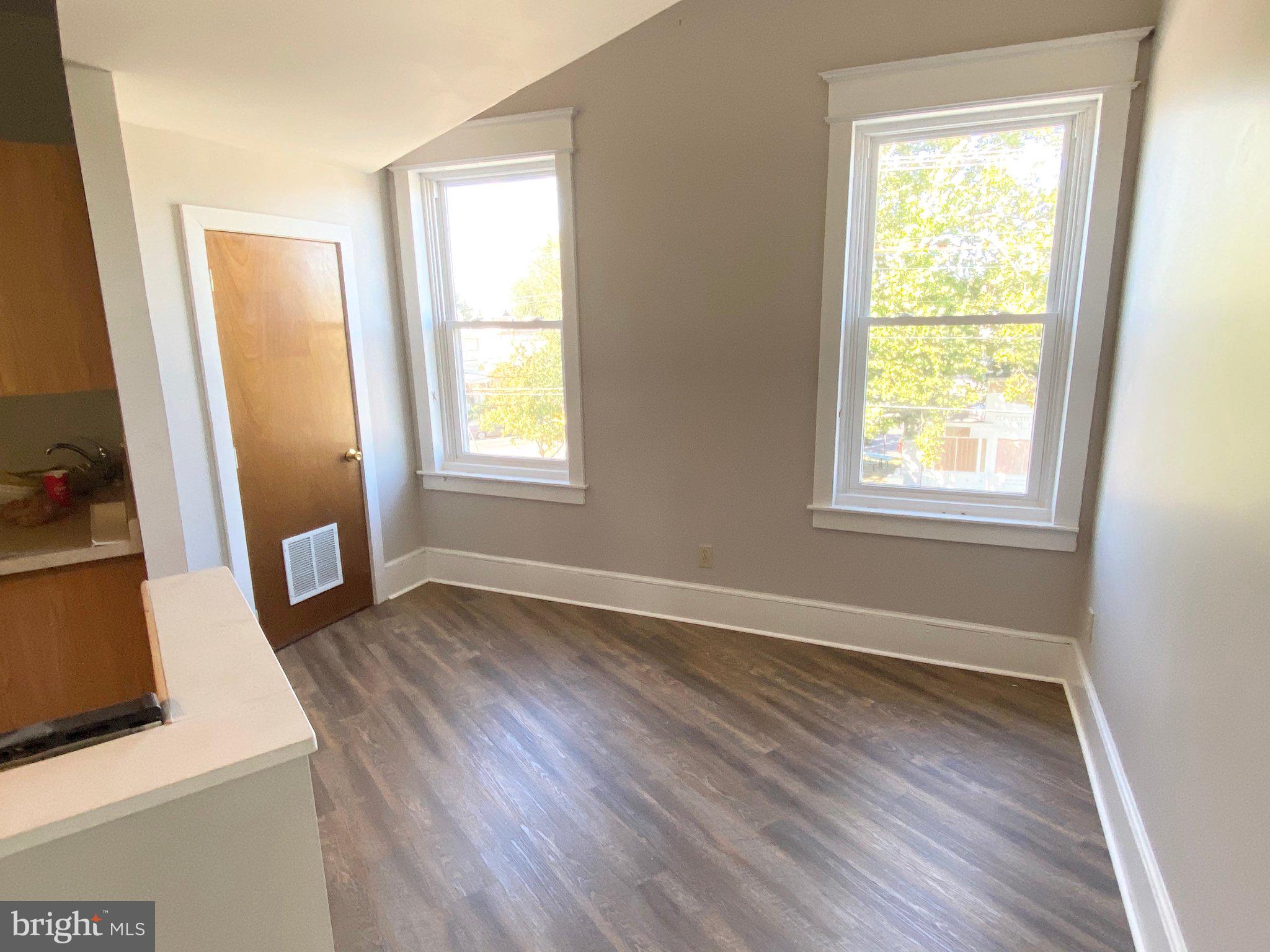 514 MONMOUTH STREET 518 3