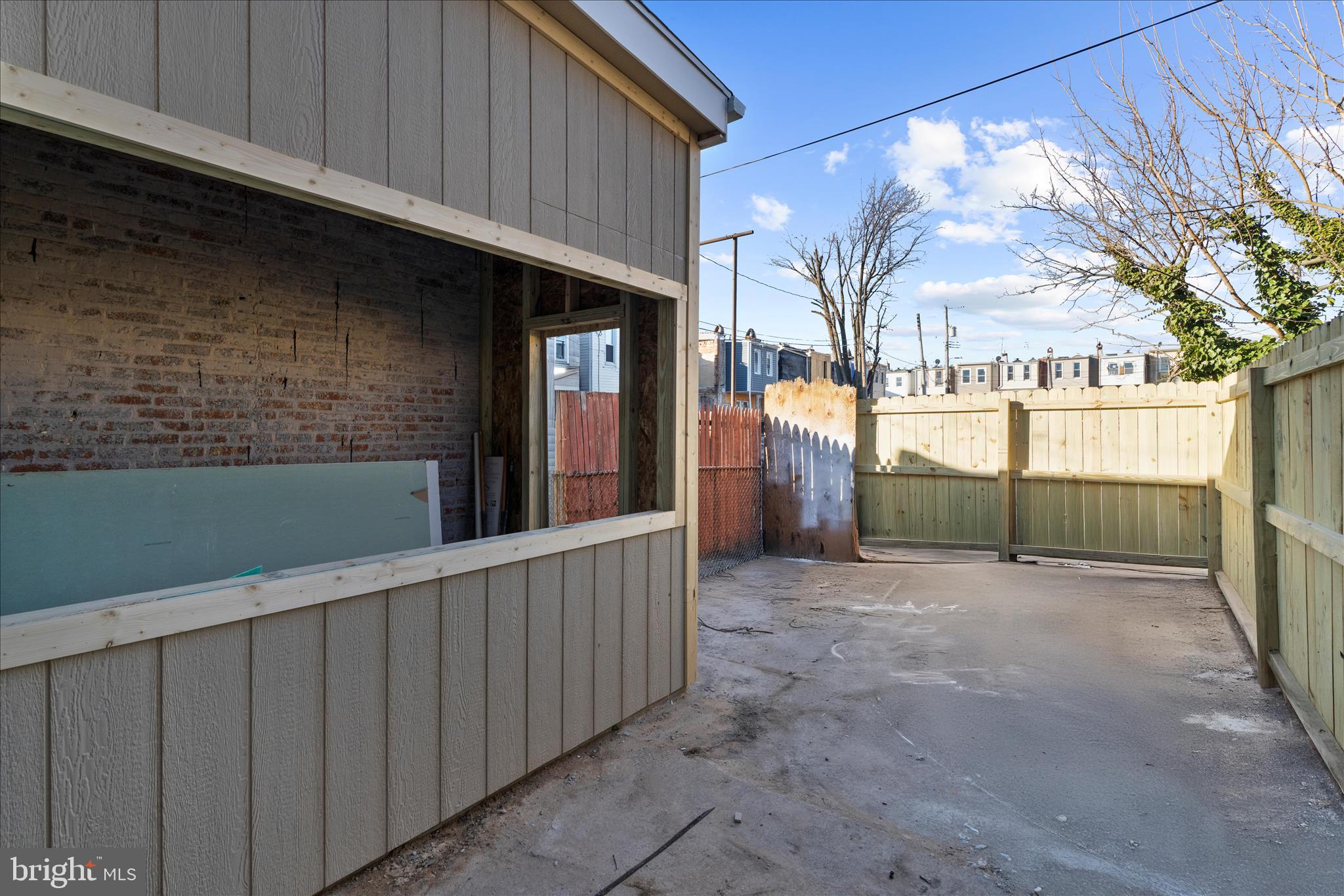 BROADWAY EAST - Residential