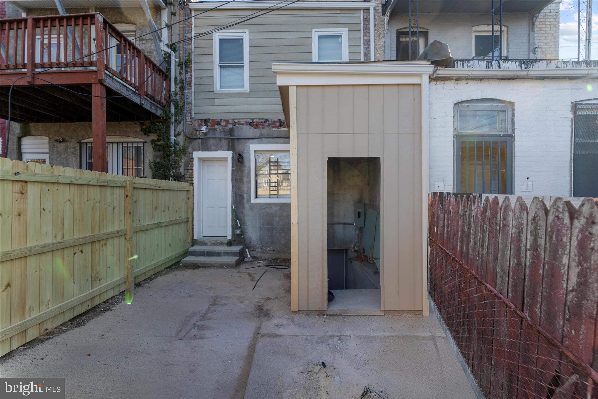 BROADWAY EAST - Residential