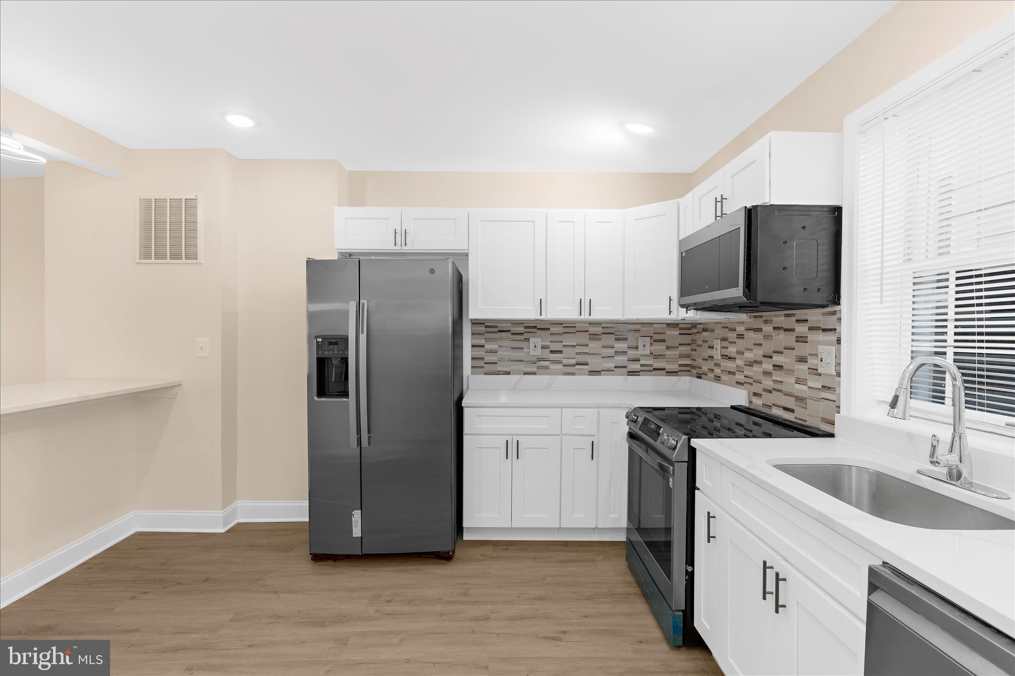 BROADWAY EAST - Residential