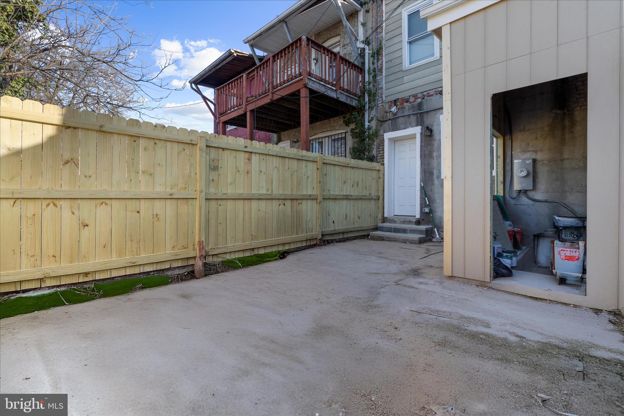 BROADWAY EAST - Residential