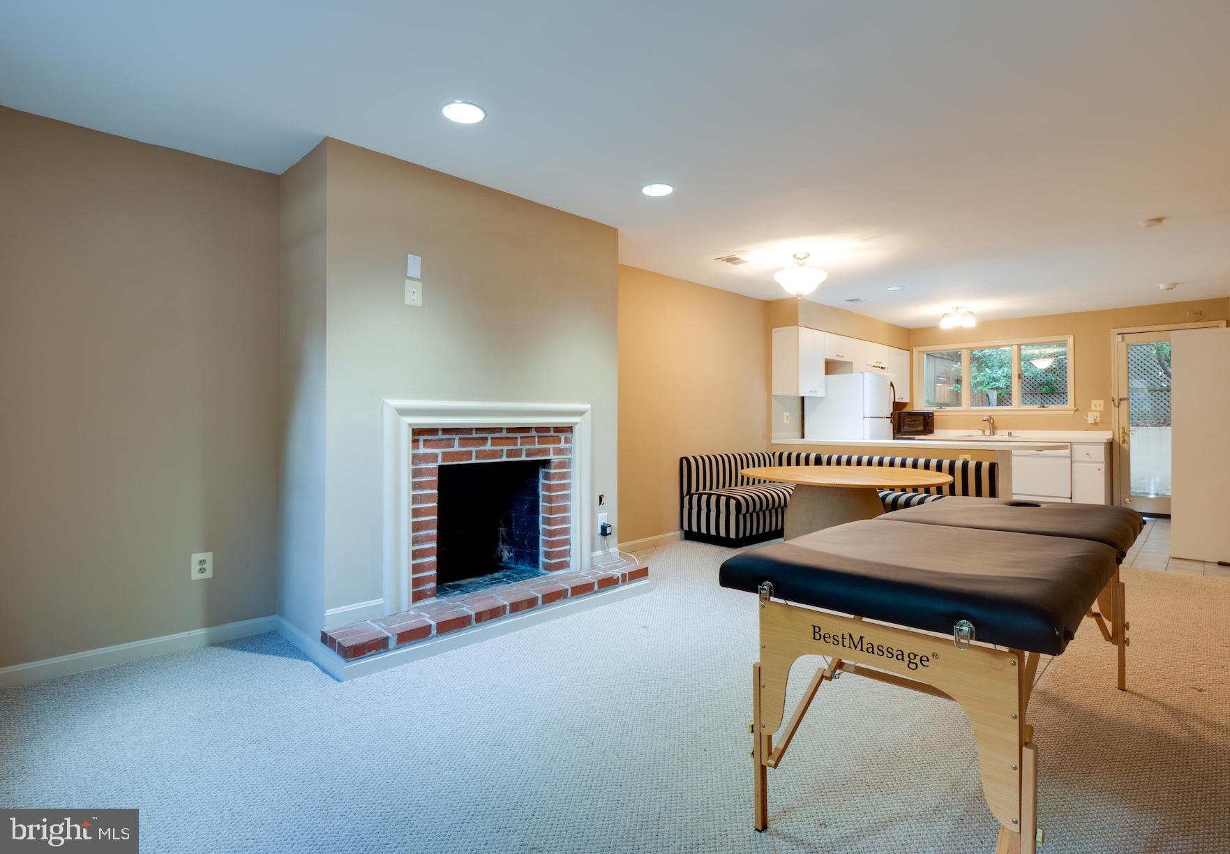 CAPITOL HILL - Residential