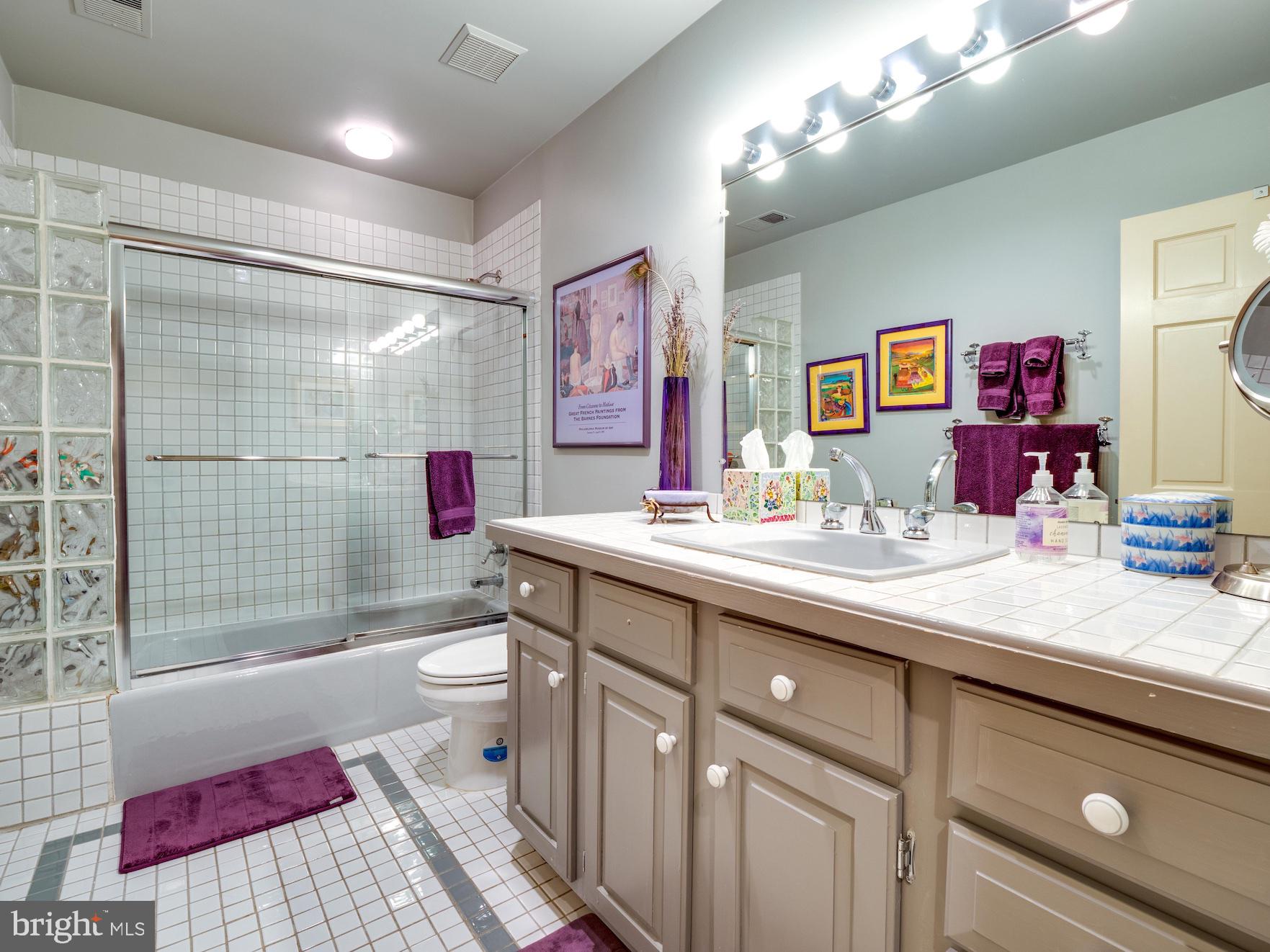 CAPITOL HILL - Residential