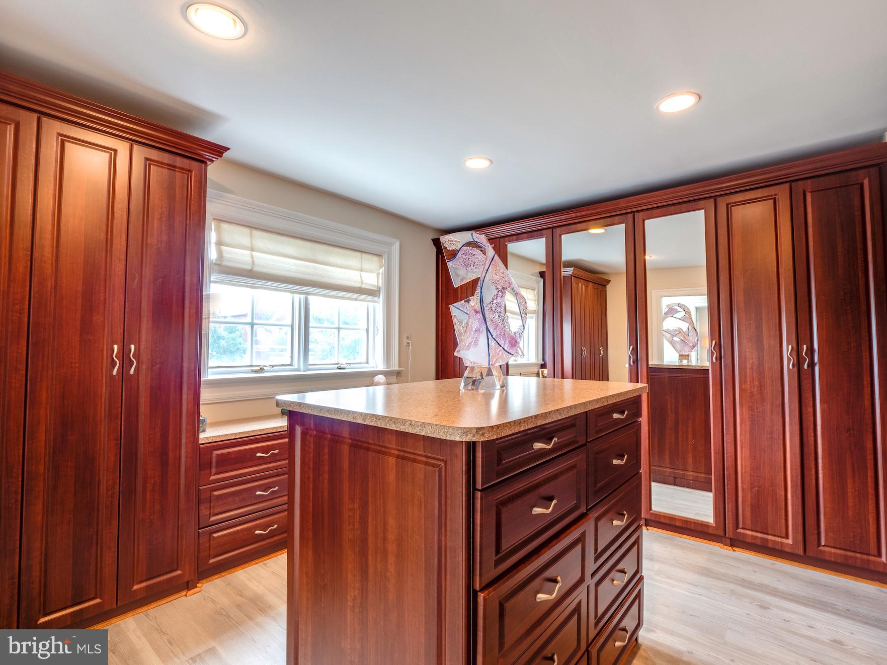 CAPITOL HILL - Residential