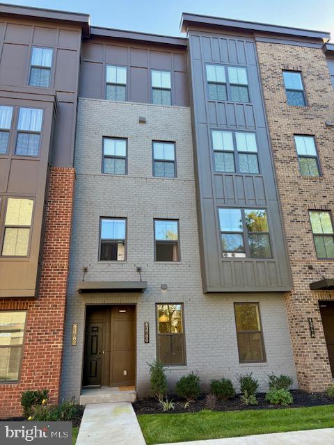 Townhouse For Rent - 43780 Metro Terrace<br/> ASHBURN, VA 20147