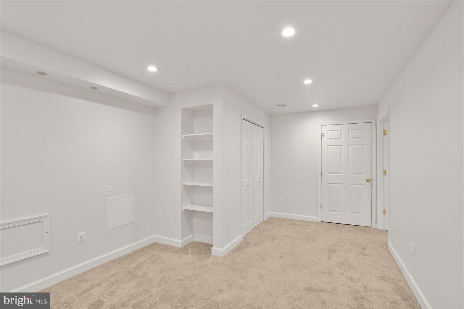 SOUTH POINTE - Residential