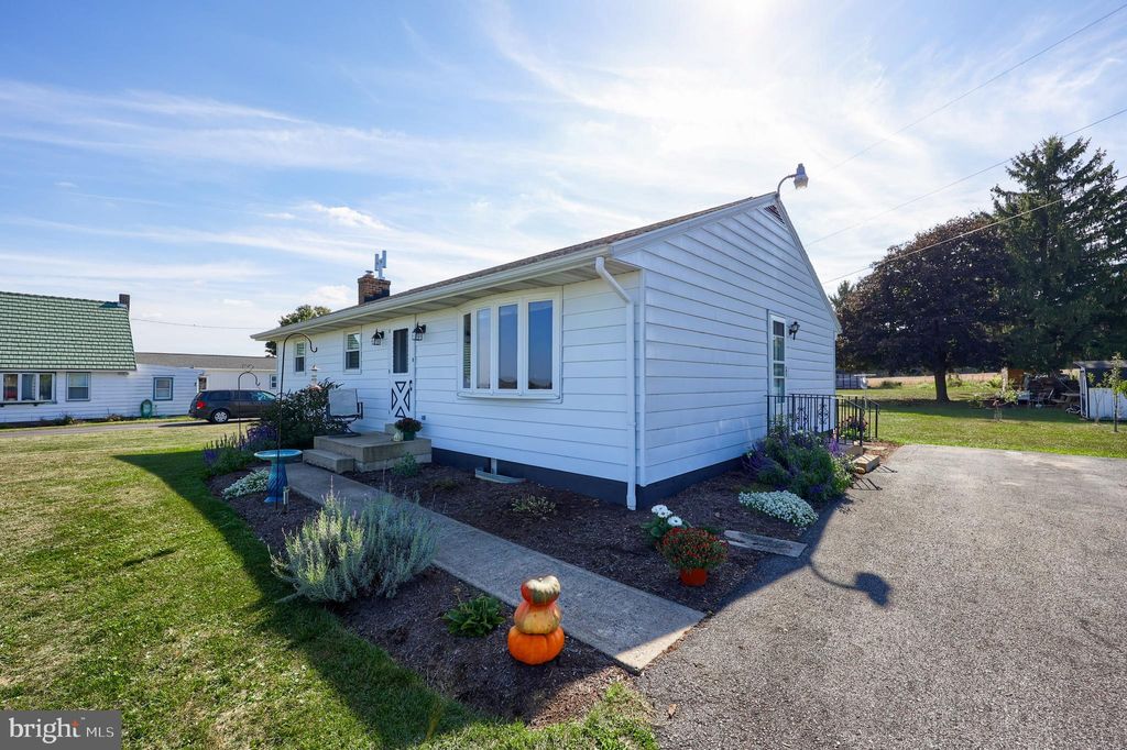 Photo of 31 W Strack Drive, MYERSTOWN, PA 17067 (MLS # PALN2023144)