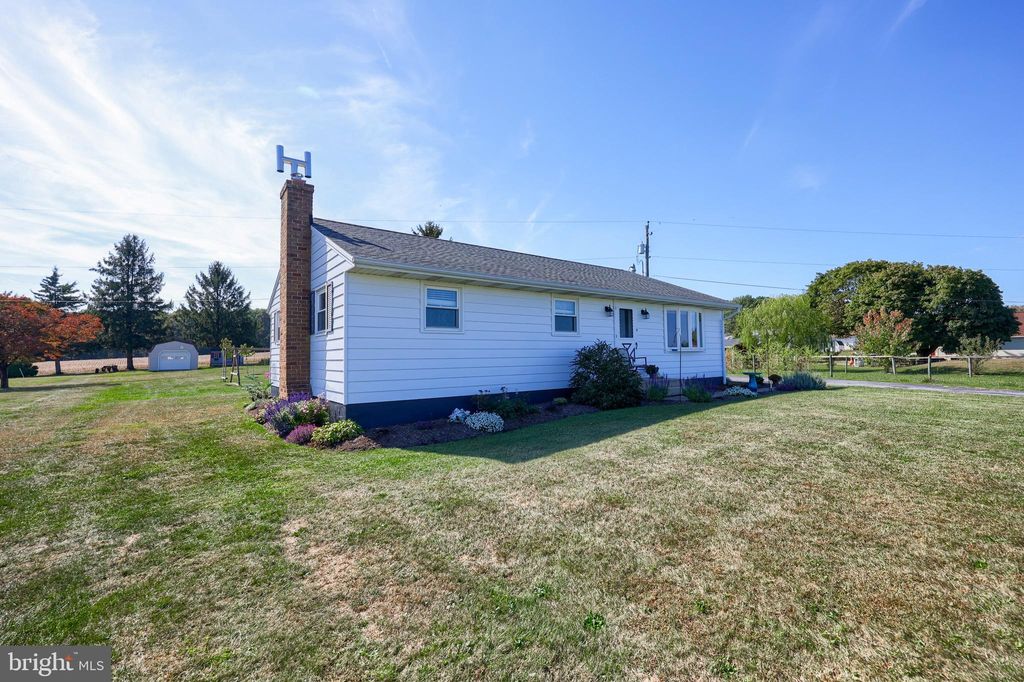 Photo of 31 W Strack Drive, MYERSTOWN, PA 17067 (MLS # PALN2023144)