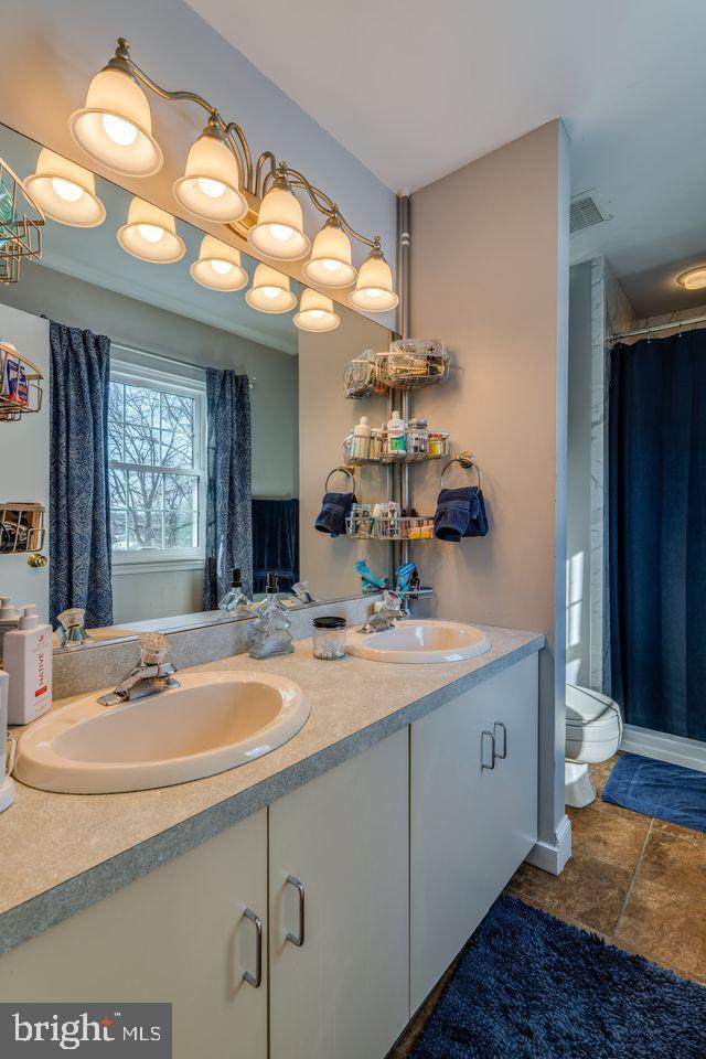 OAK KNOLL - Residential