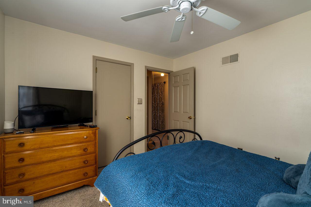 OAK KNOLL - Residential