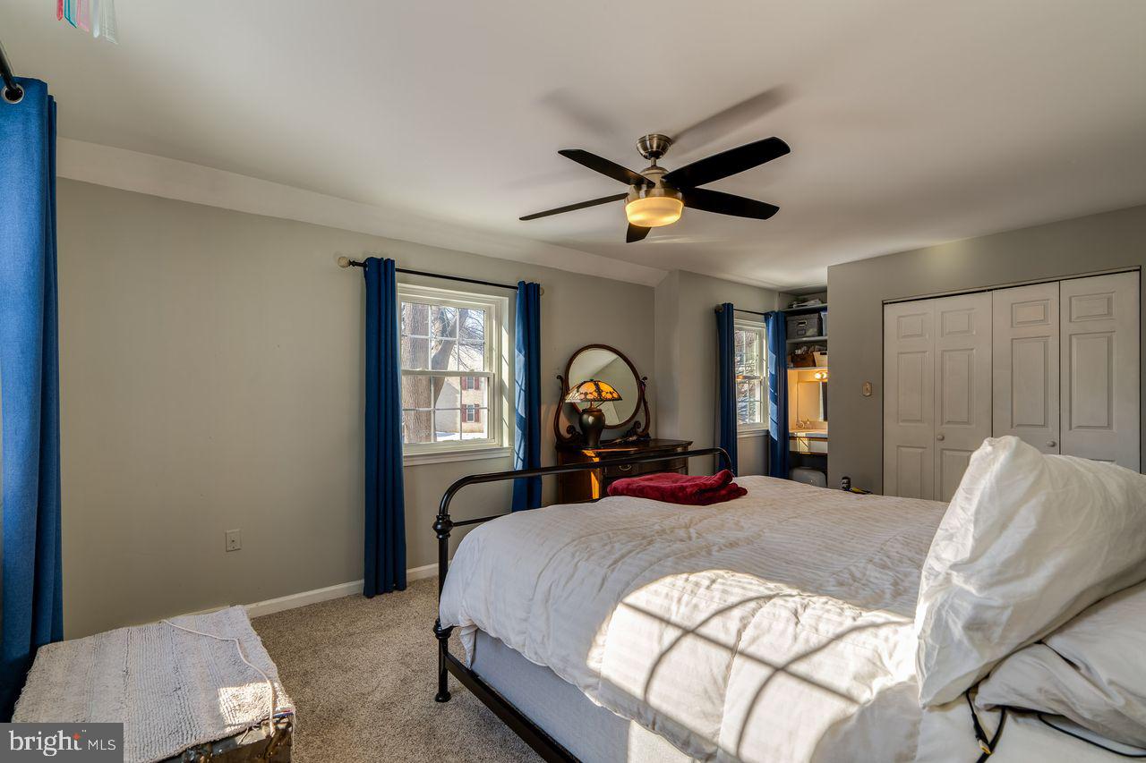 OAK KNOLL - Residential