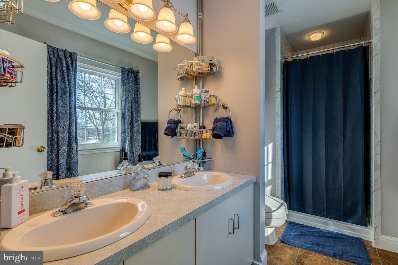 OAK KNOLL - Residential