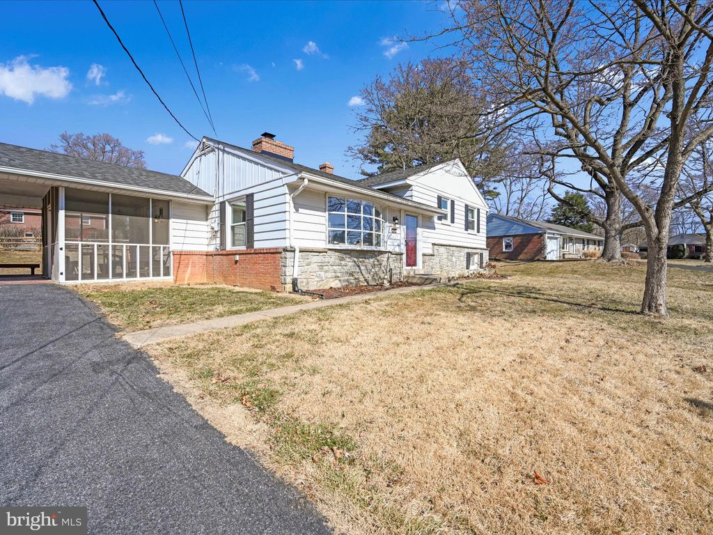 Photo of 1807 Mayflower Circle, LANCASTER, PA 17603 (MLS # PALA2065104)