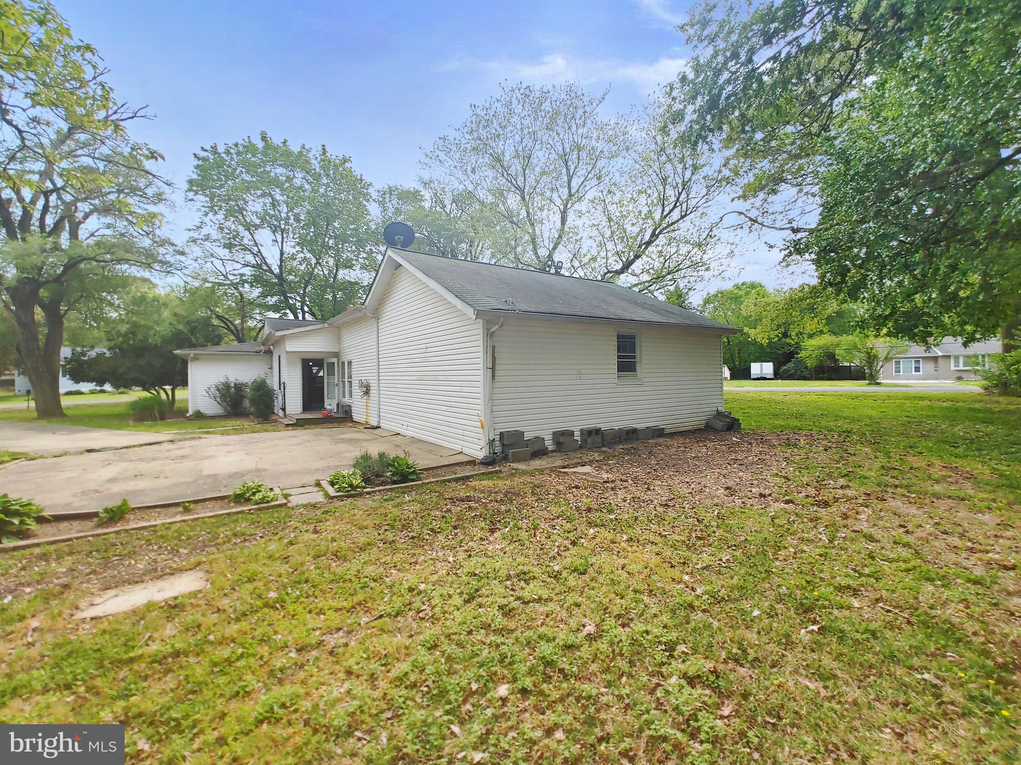 GOLDEN BEACH - Residential