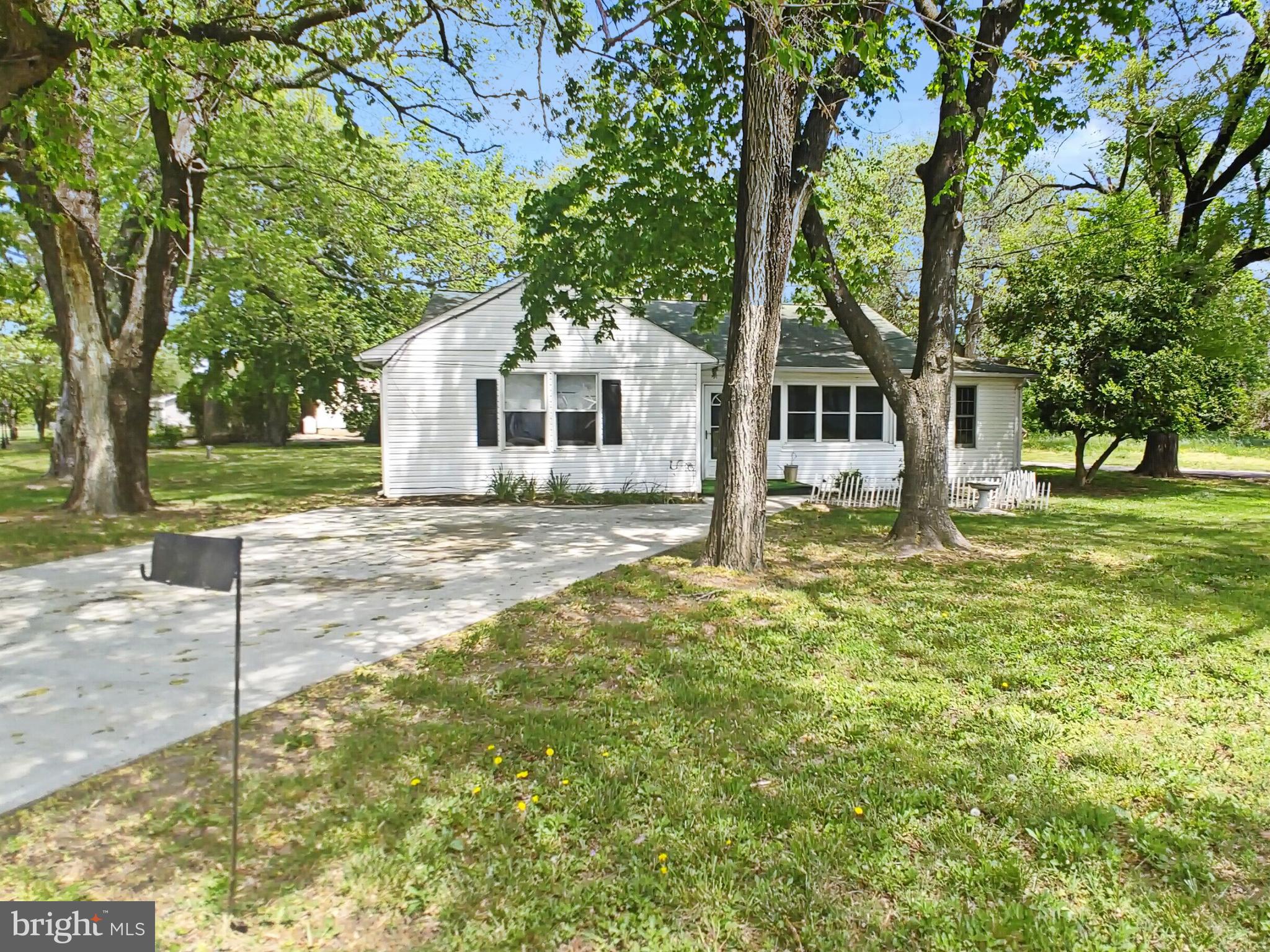 GOLDEN BEACH - Residential