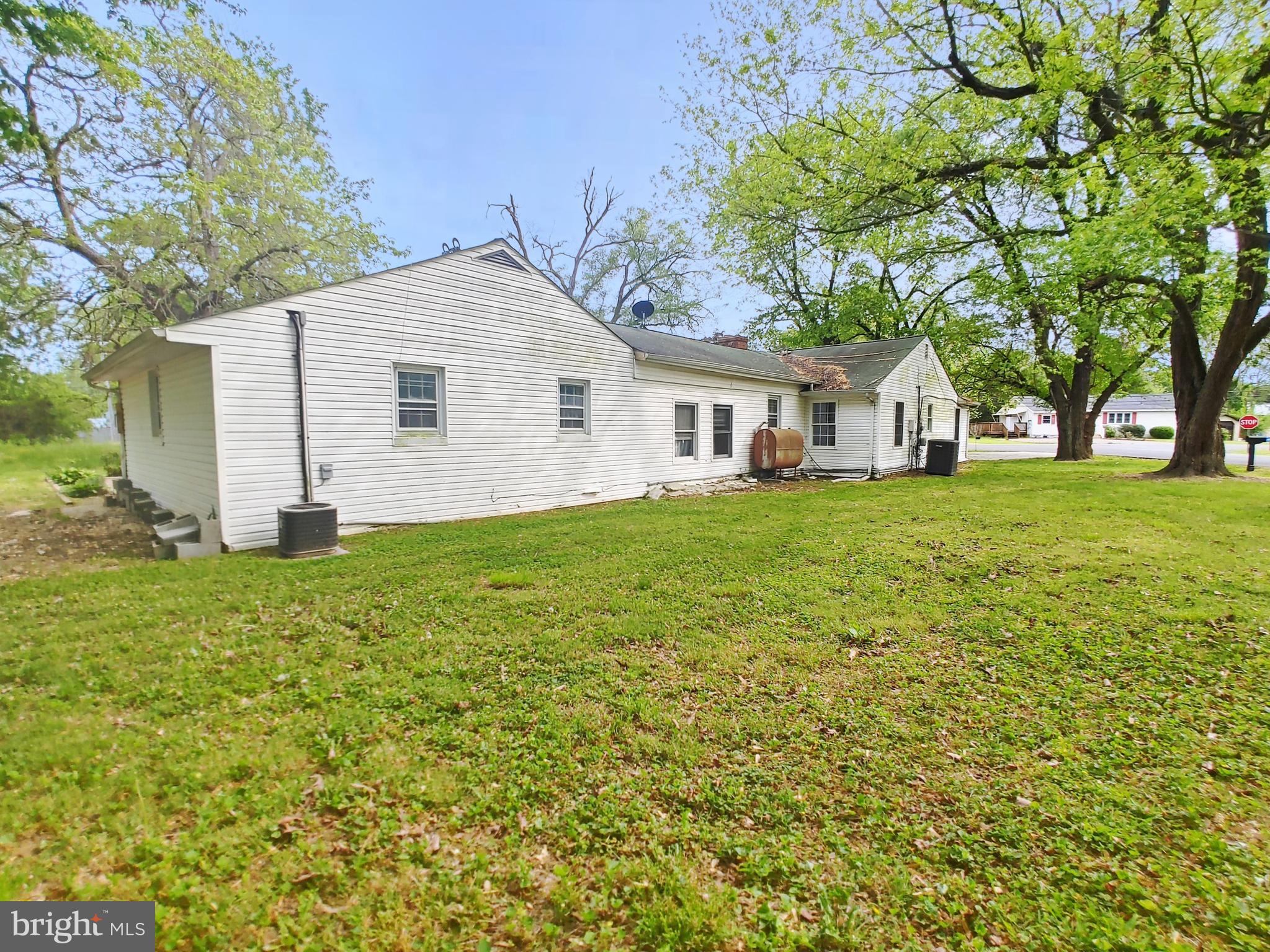 GOLDEN BEACH - Residential
