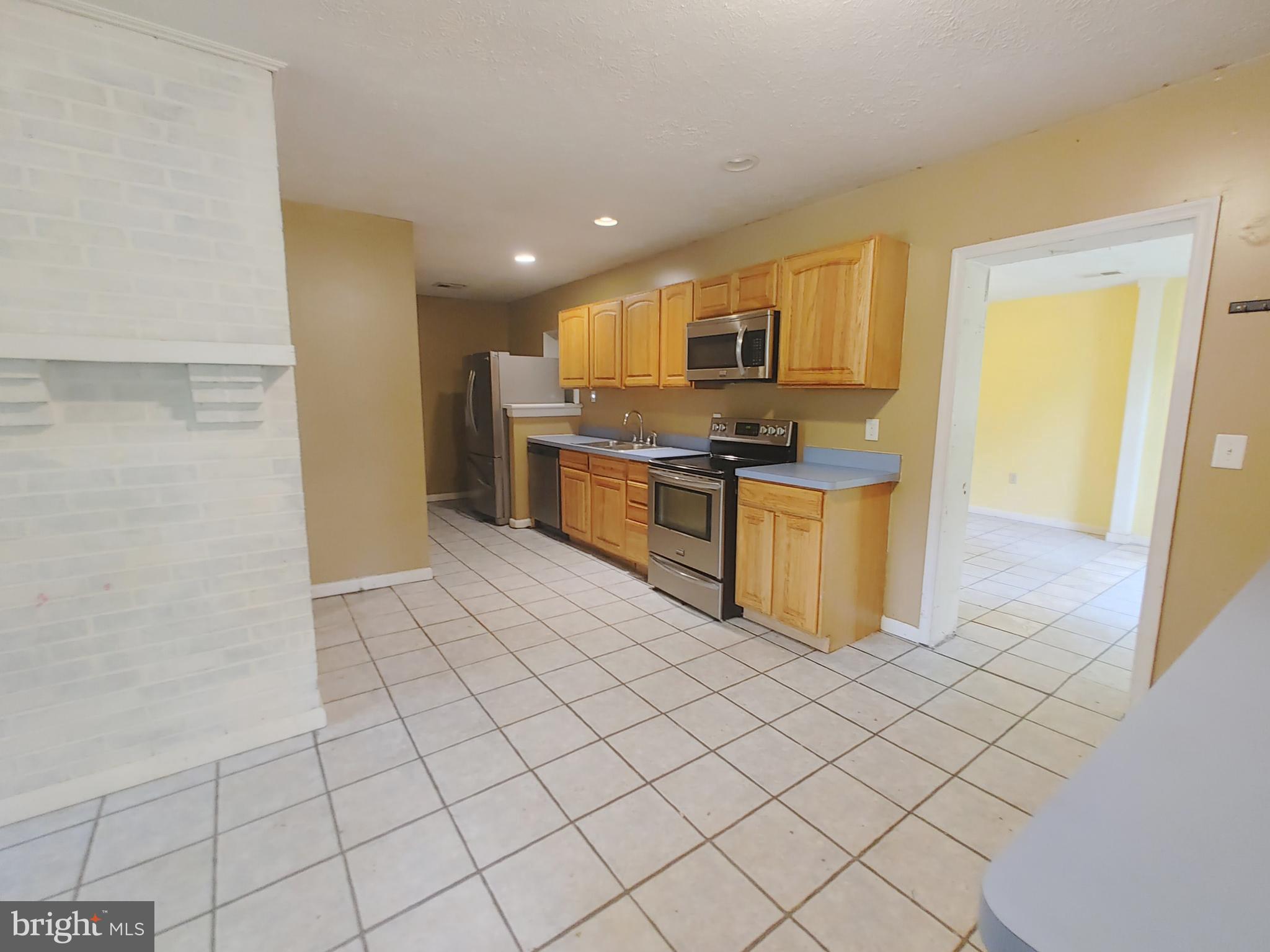 GOLDEN BEACH - Residential