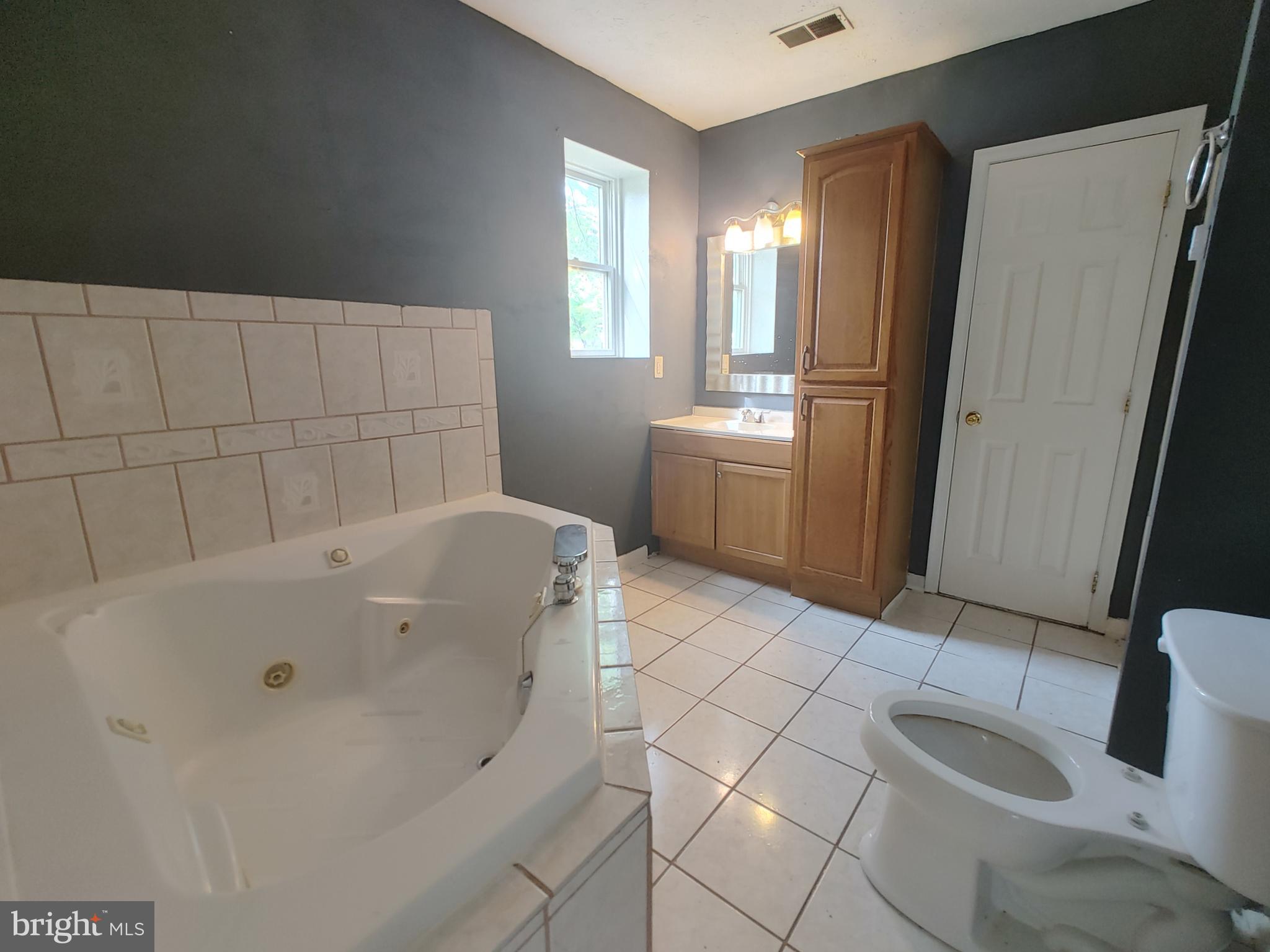 GOLDEN BEACH - Residential