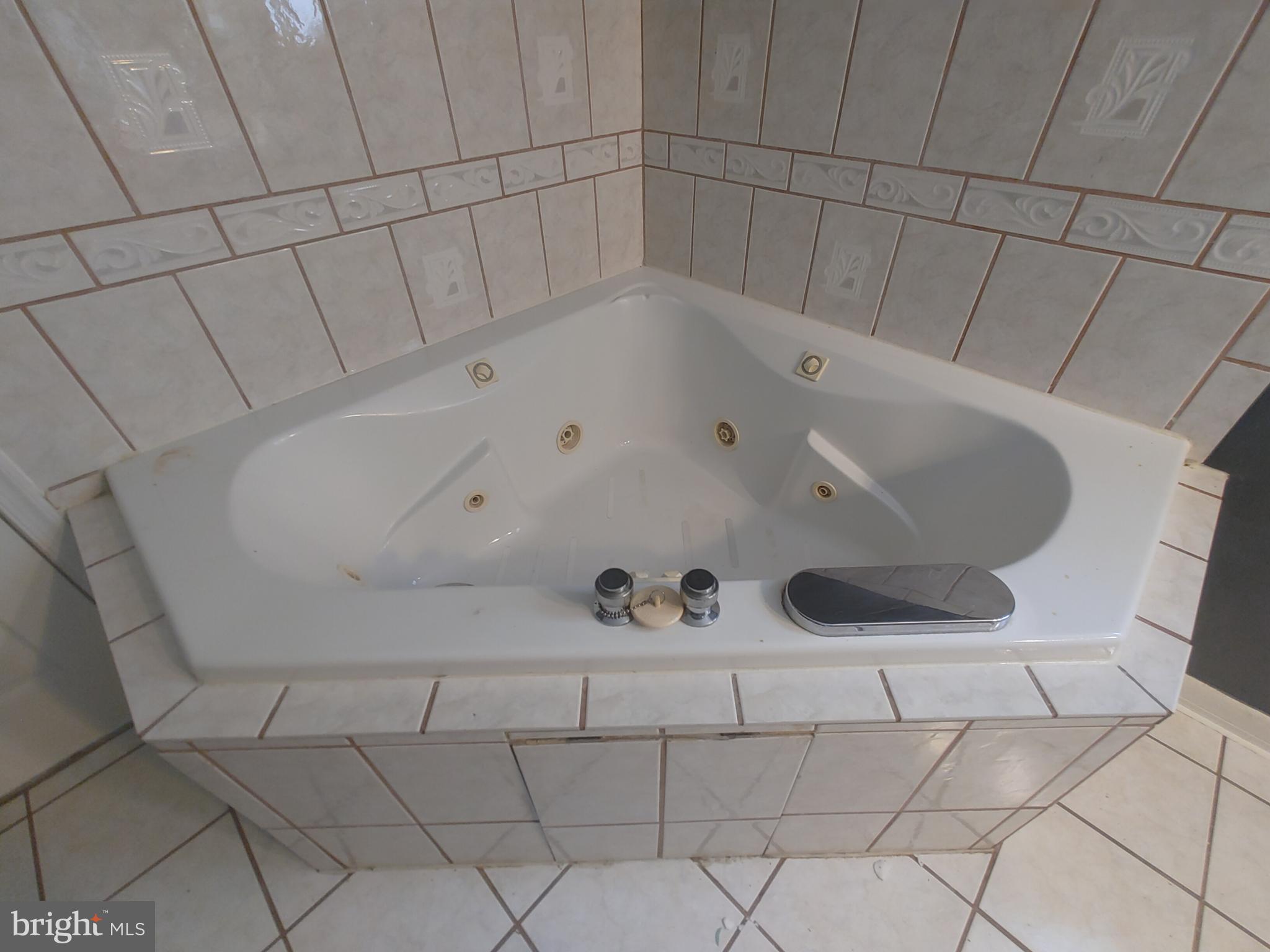 GOLDEN BEACH - Residential