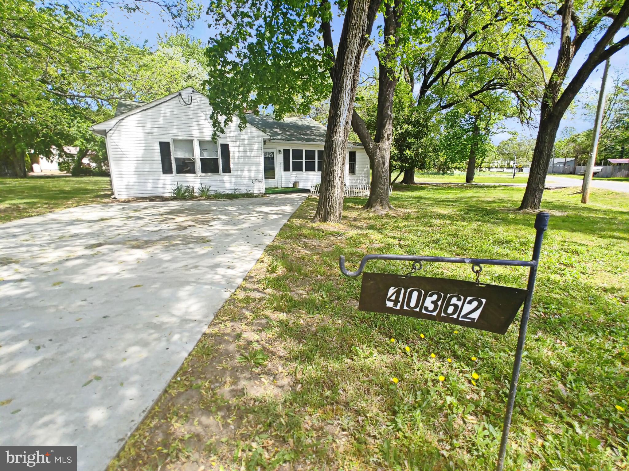 GOLDEN BEACH - Residential