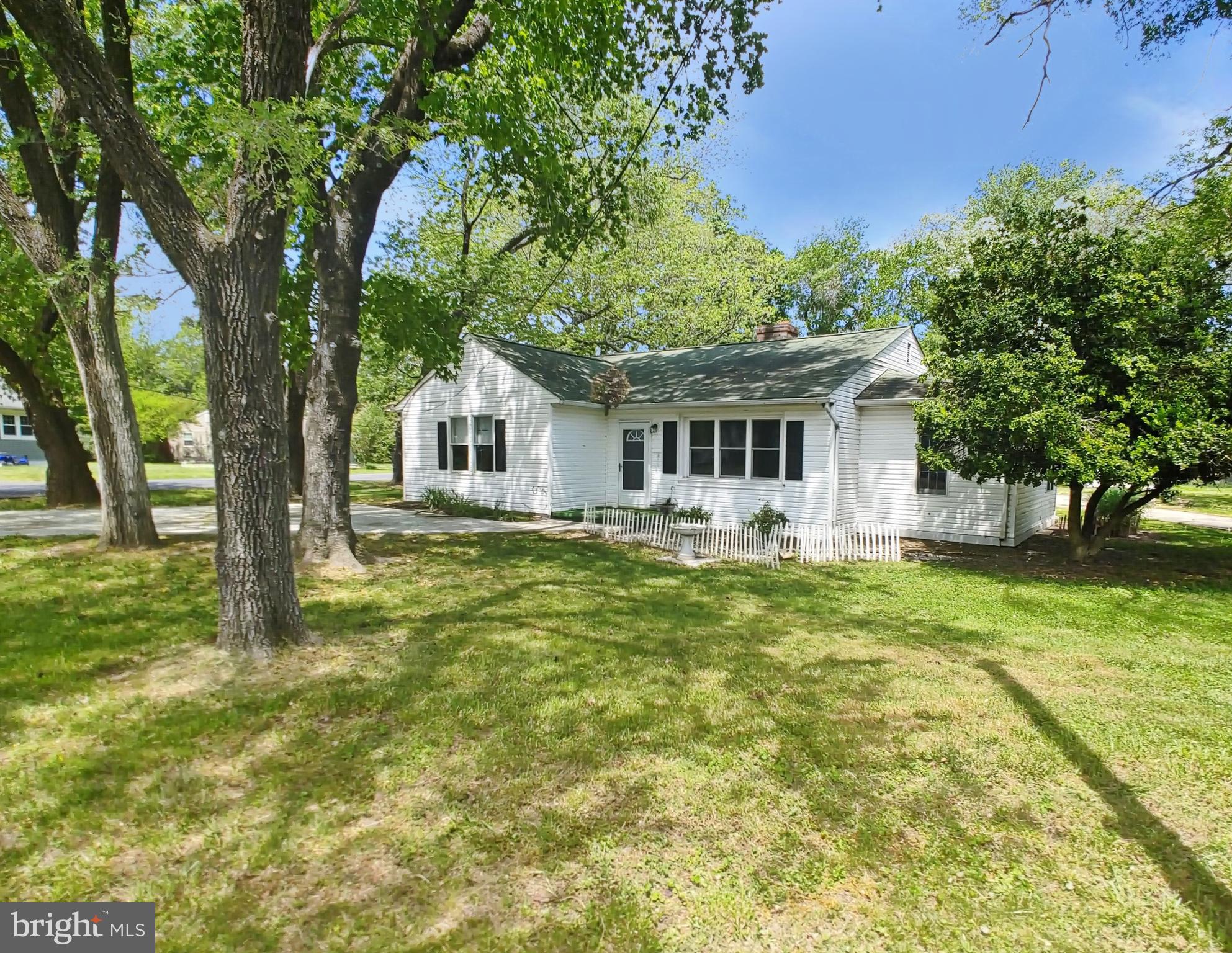 GOLDEN BEACH - Residential