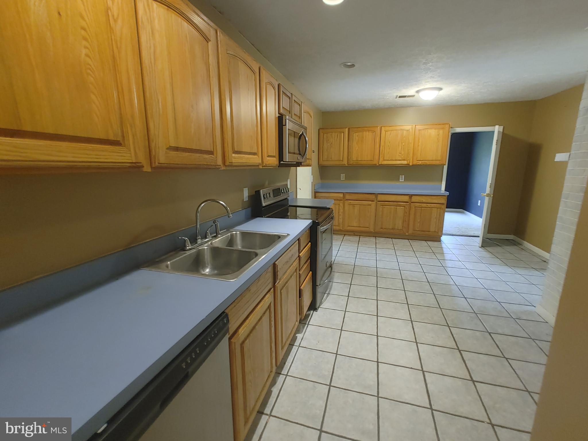 GOLDEN BEACH - Residential